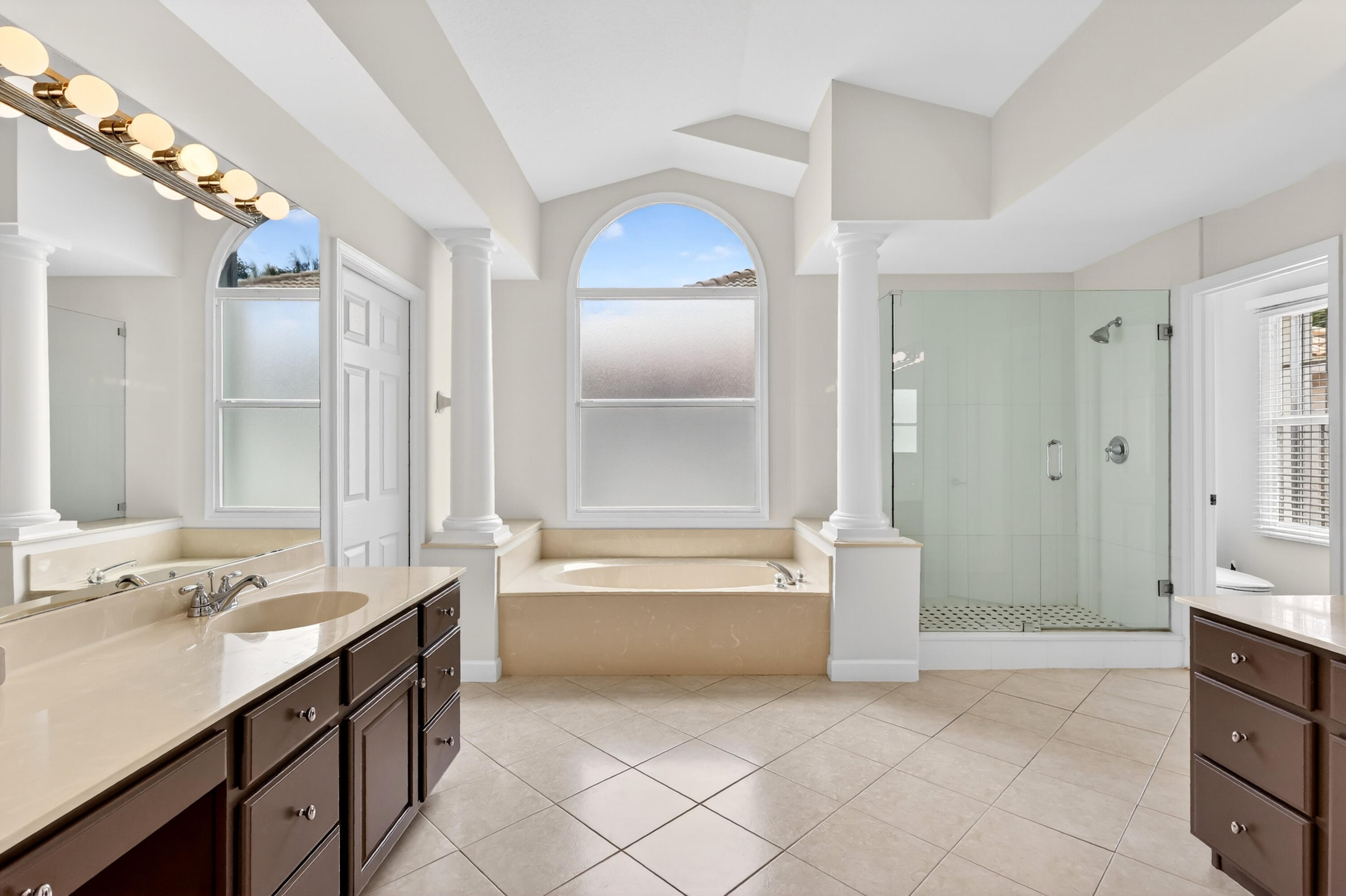 LONE PINE - Residential