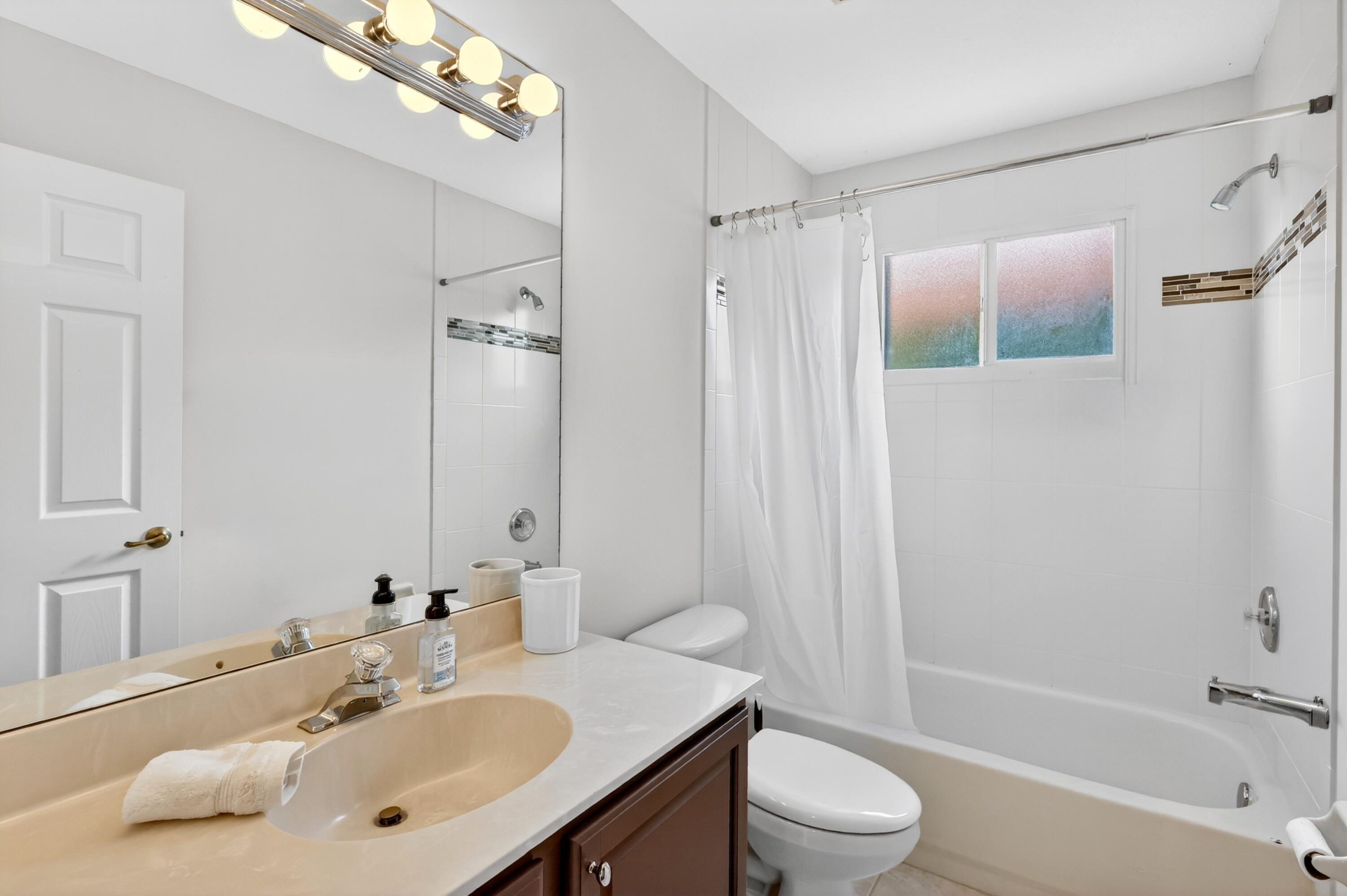 LONE PINE - Residential