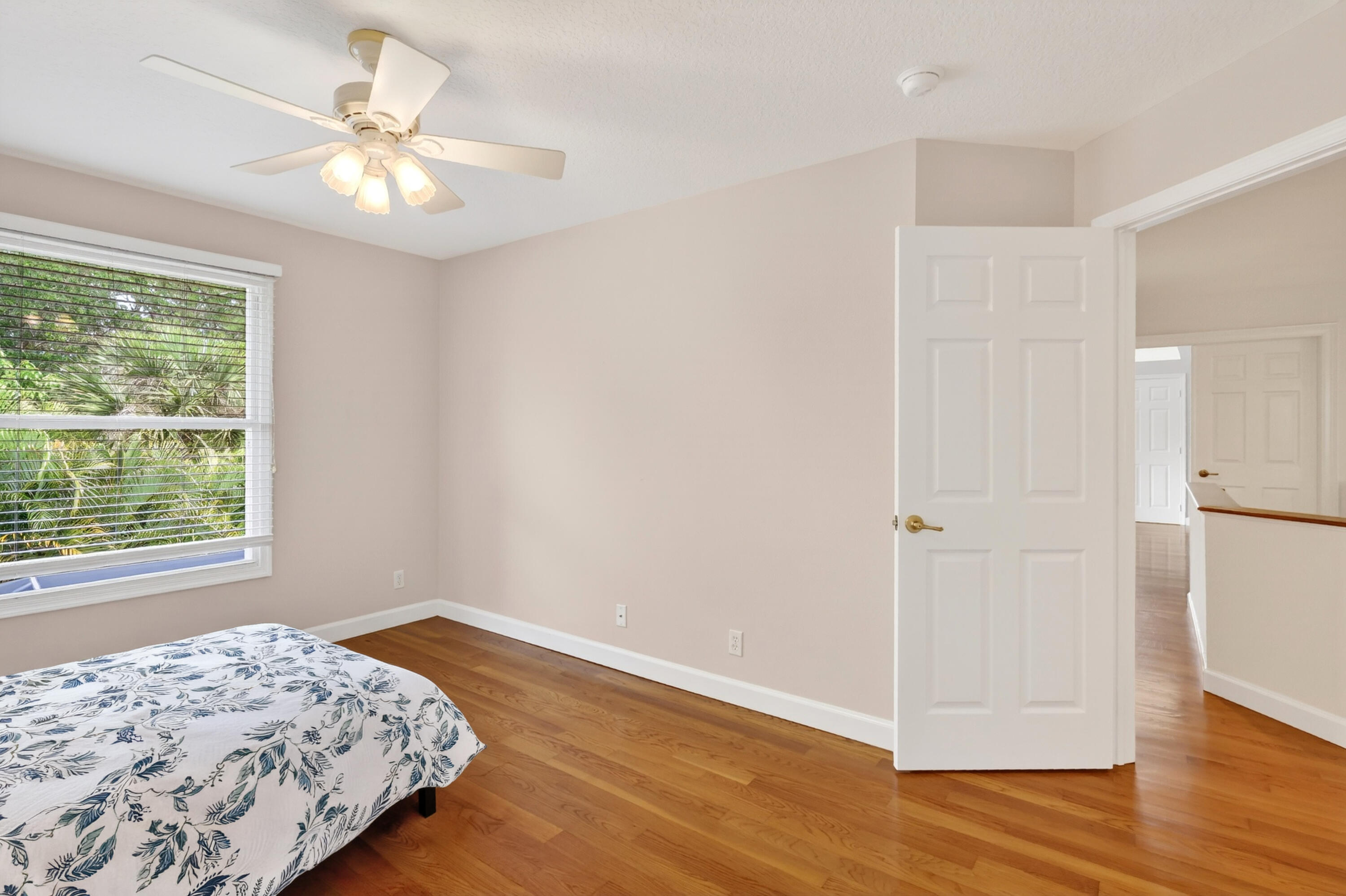 LONE PINE - Residential