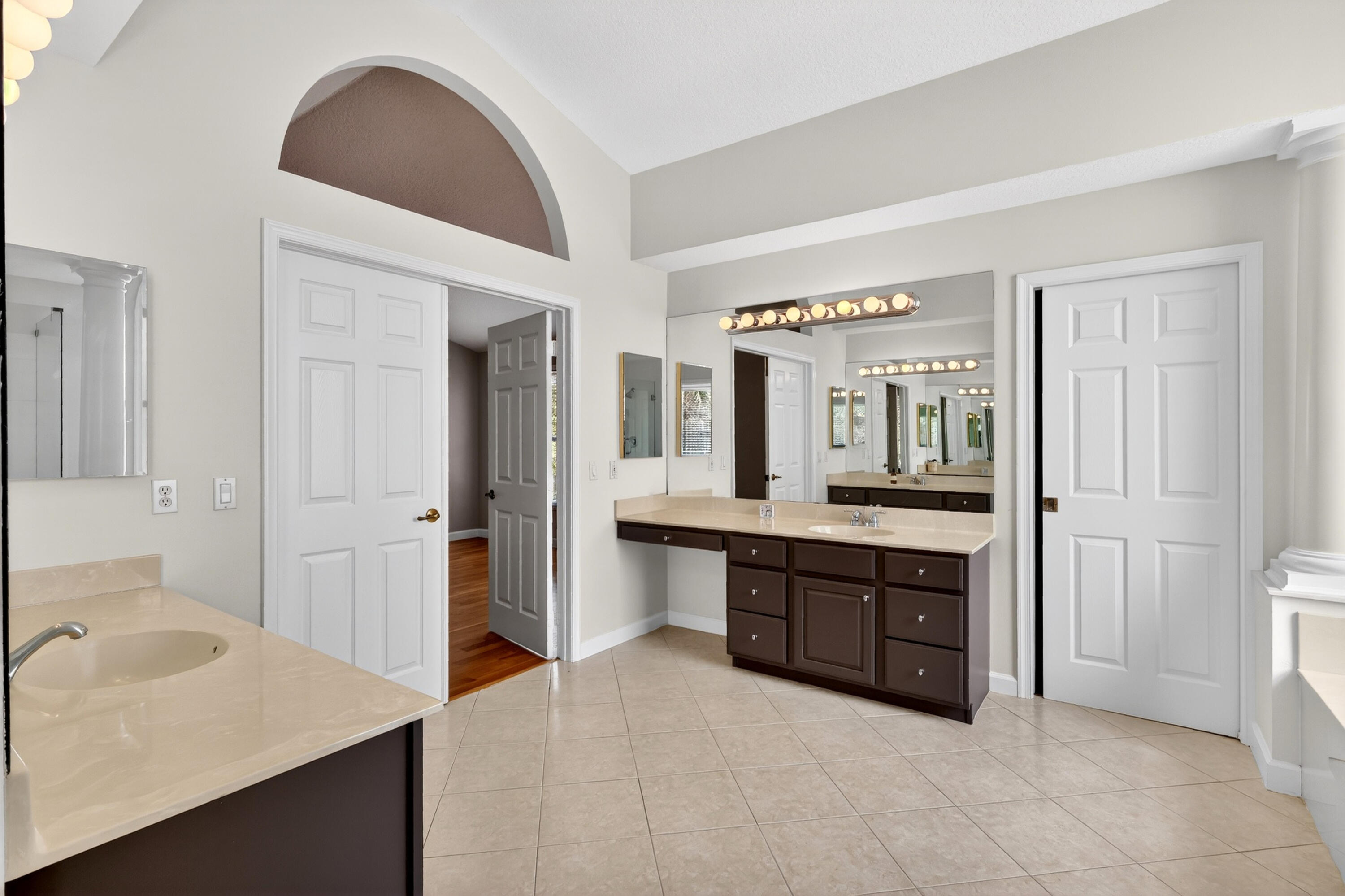 LONE PINE - Residential