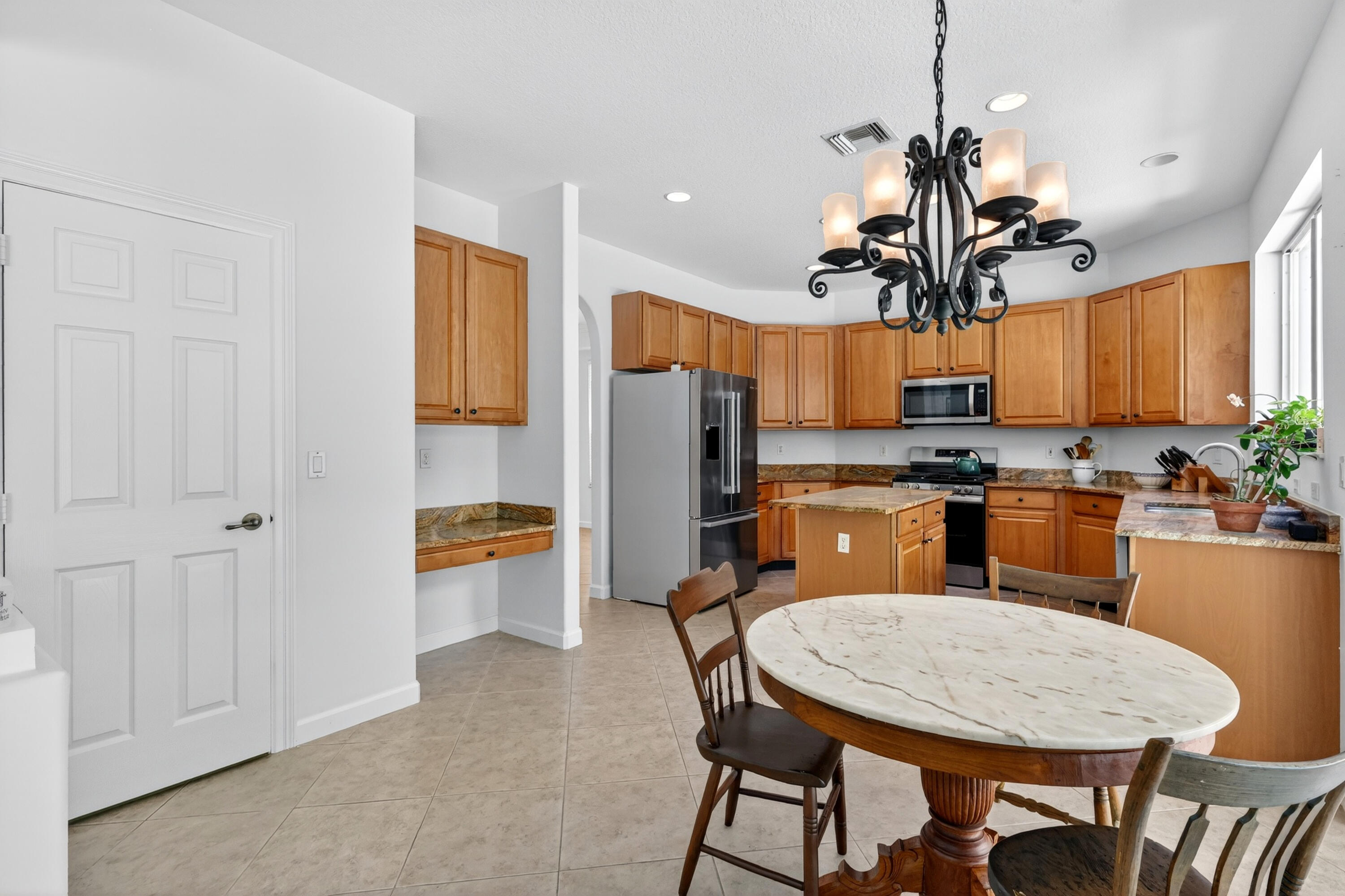 LONE PINE - Residential