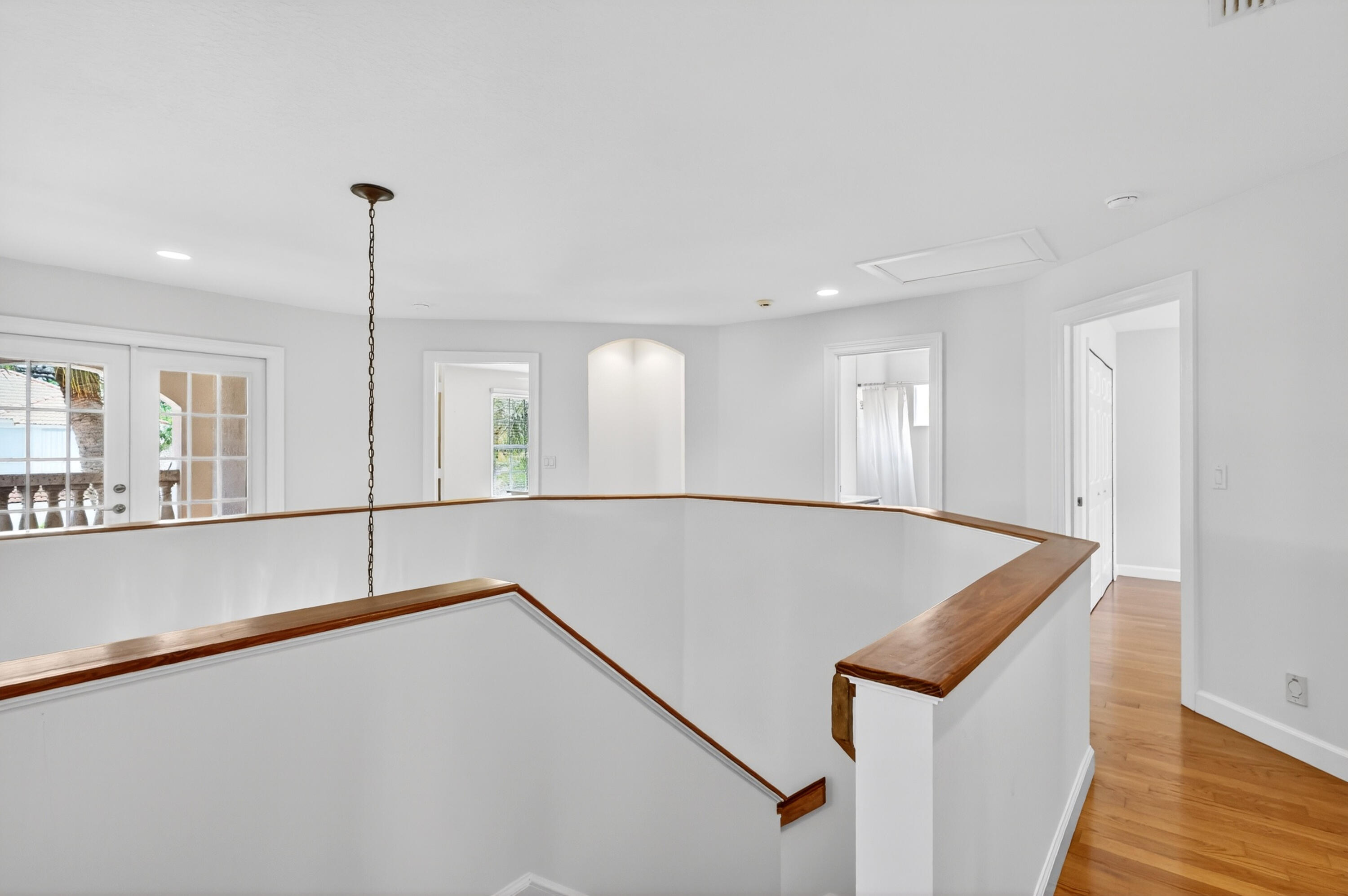 LONE PINE - Residential