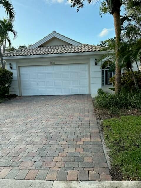 8939 OLDHAM Way
