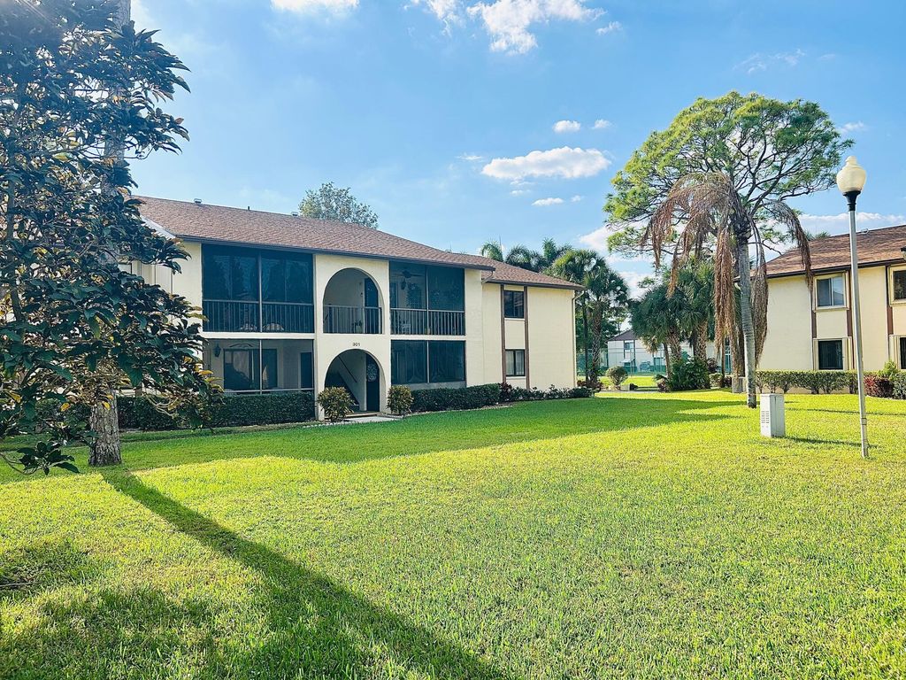 Photo of 301 Knotty Pine Circle #B-1, Greenacres, FL 33463 (MLS # R11141814)