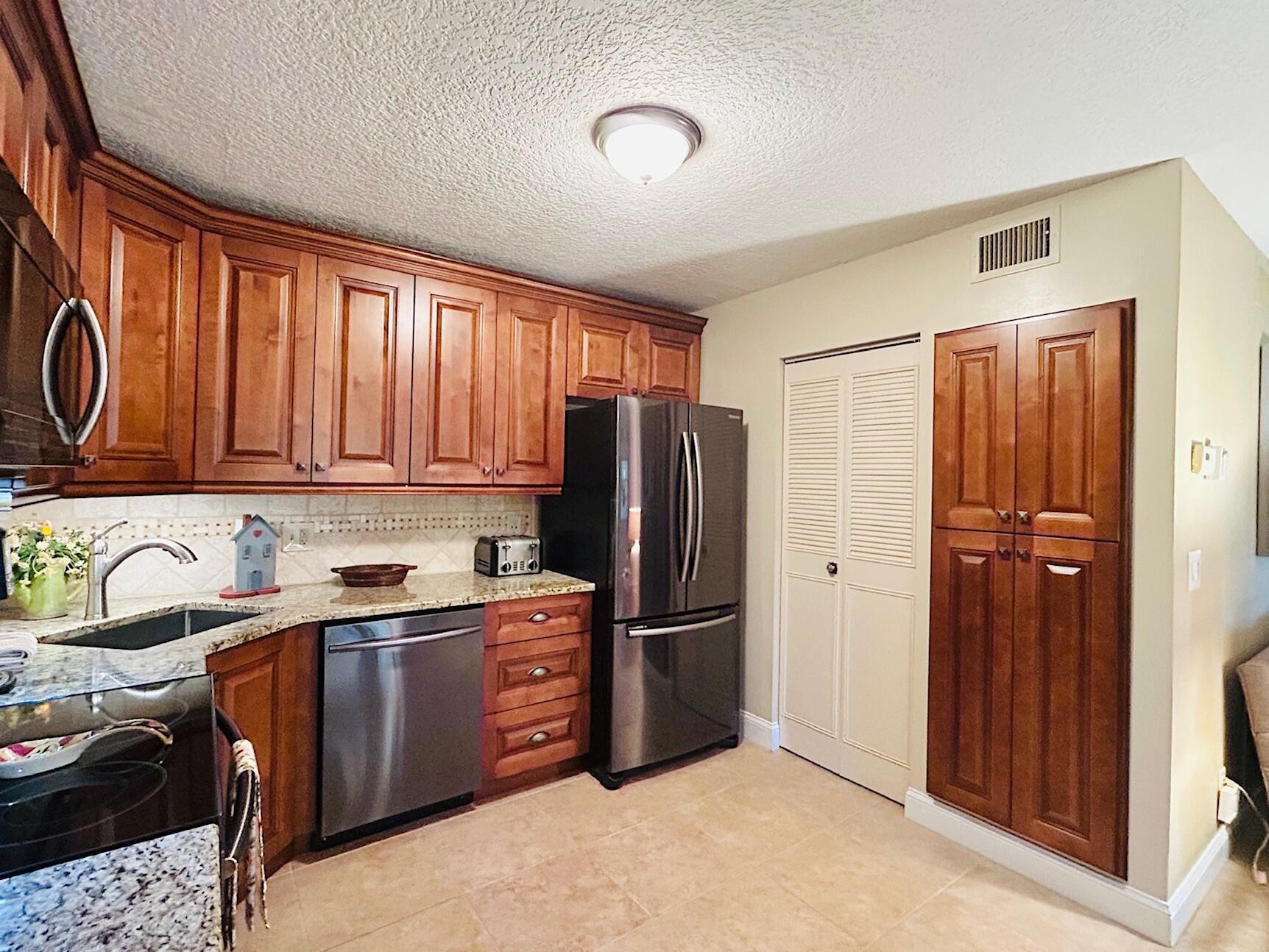 PINE RIDGE SOUTH III COND - Residential