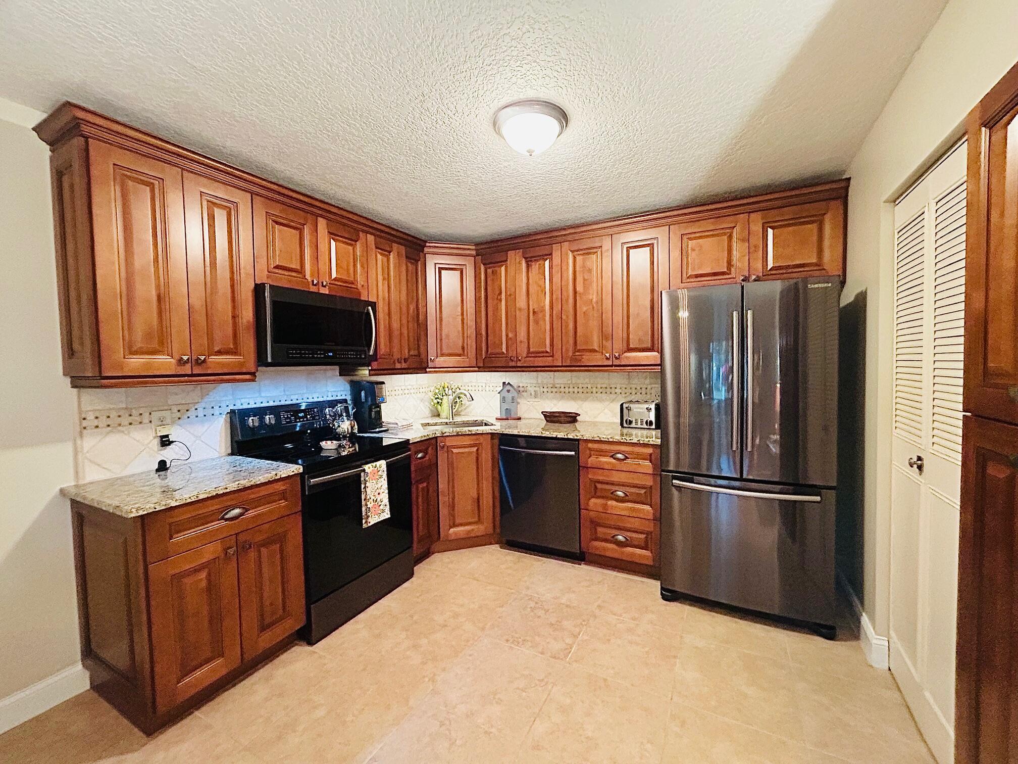 PINE RIDGE SOUTH III COND - Residential