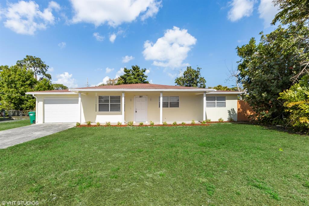 Photo of 211 Oak Lane, Port Saint Lucie, FL 34952 (MLS # R10694354)