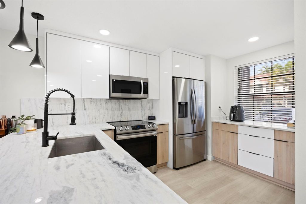 Photo of 246 City View Dr #246, Fort Lauderdale, FL 33311 (MLS # F10537763)