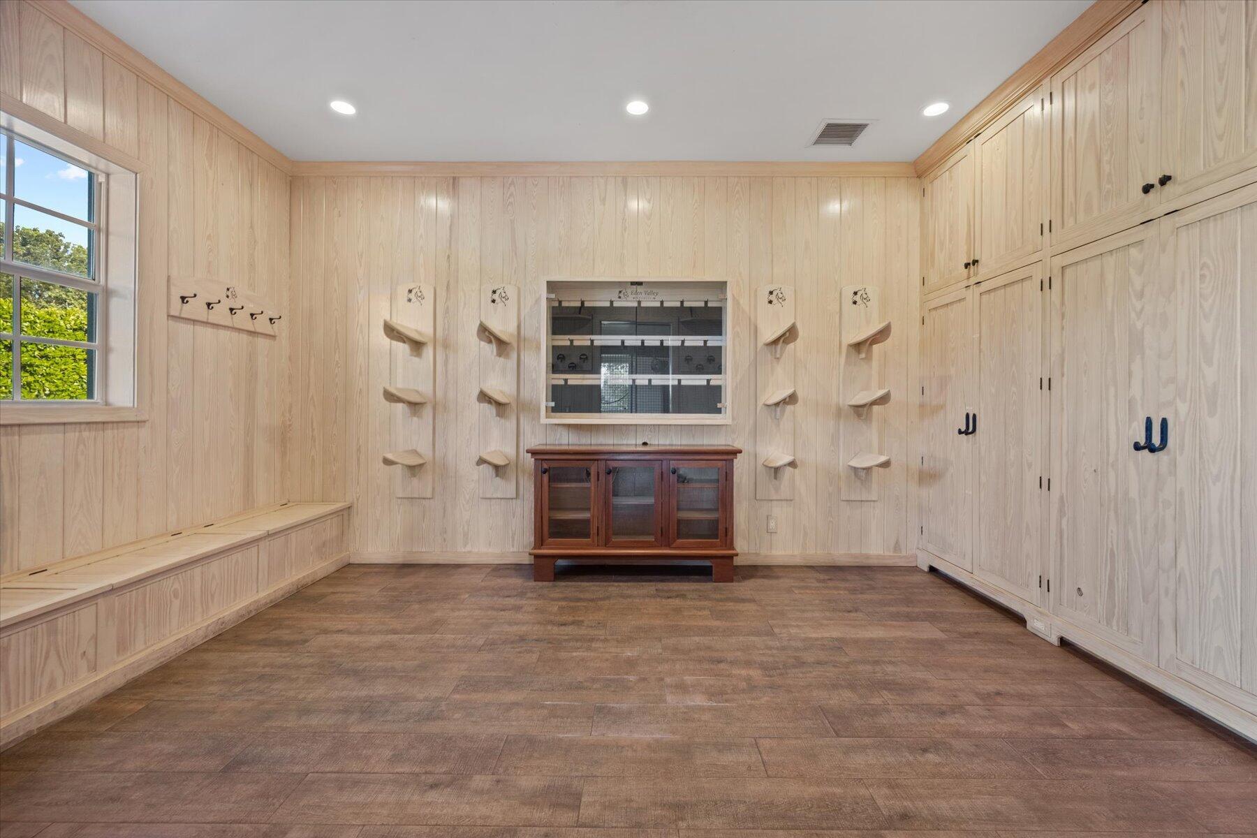 SADDLE TRAIL PARK OF WELL - Residential