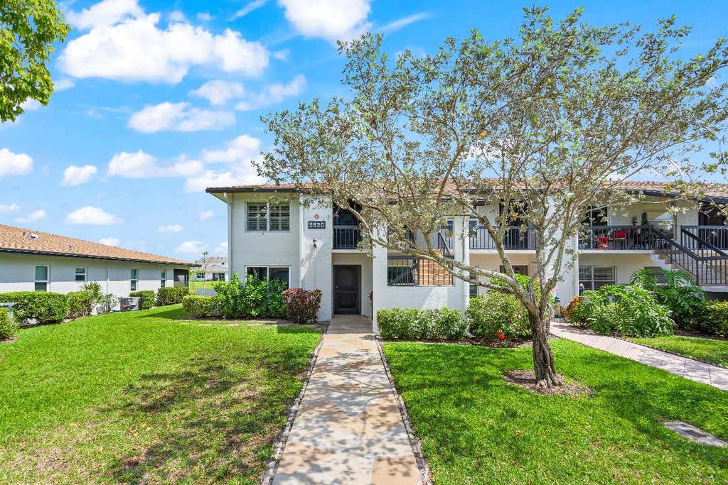 Photo of 5820 Sugar Palm Court #D, Delray Beach, FL 33484 (MLS # R11080832)