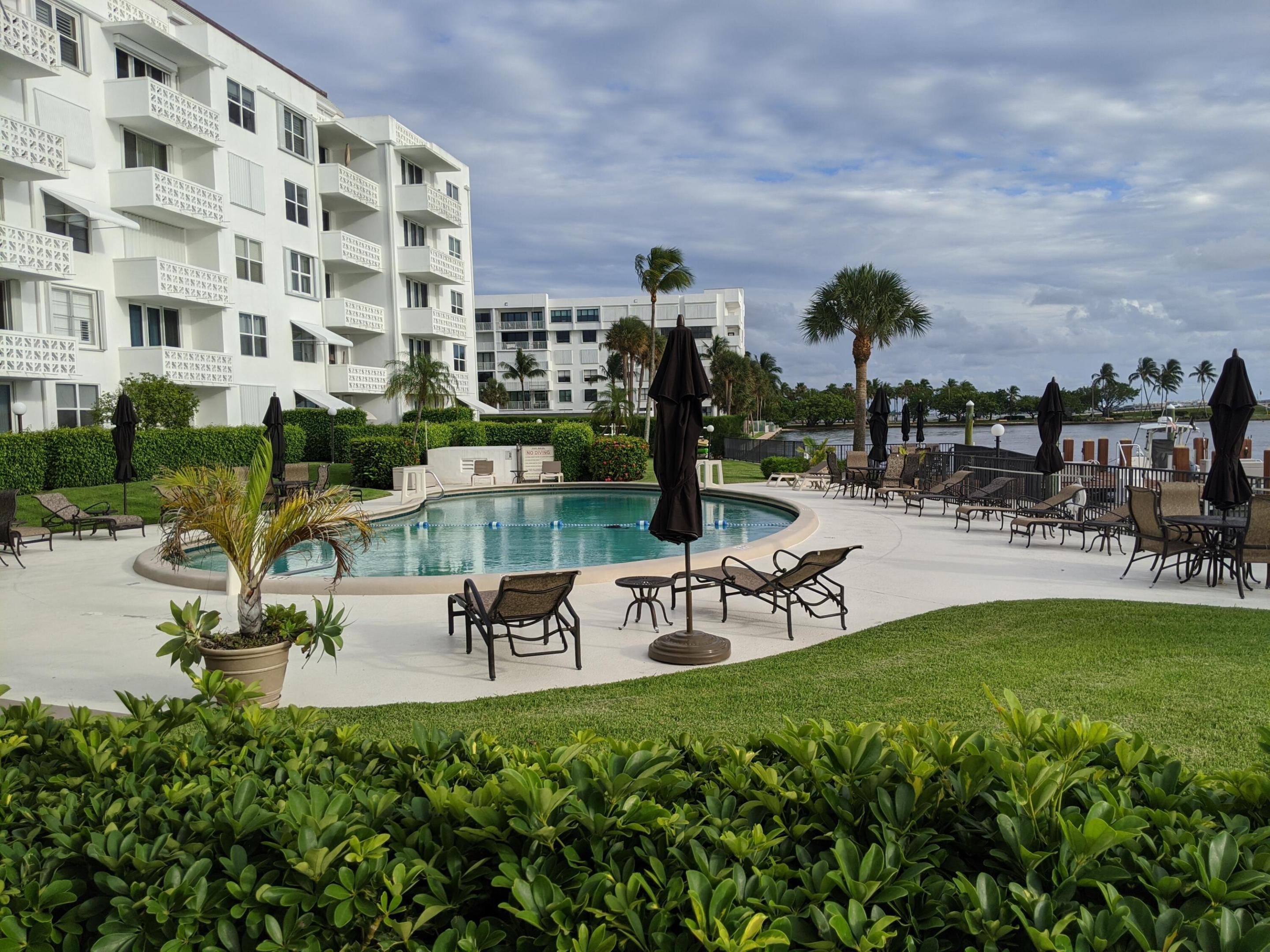 ROYAL SAXON INC - Residential Lease