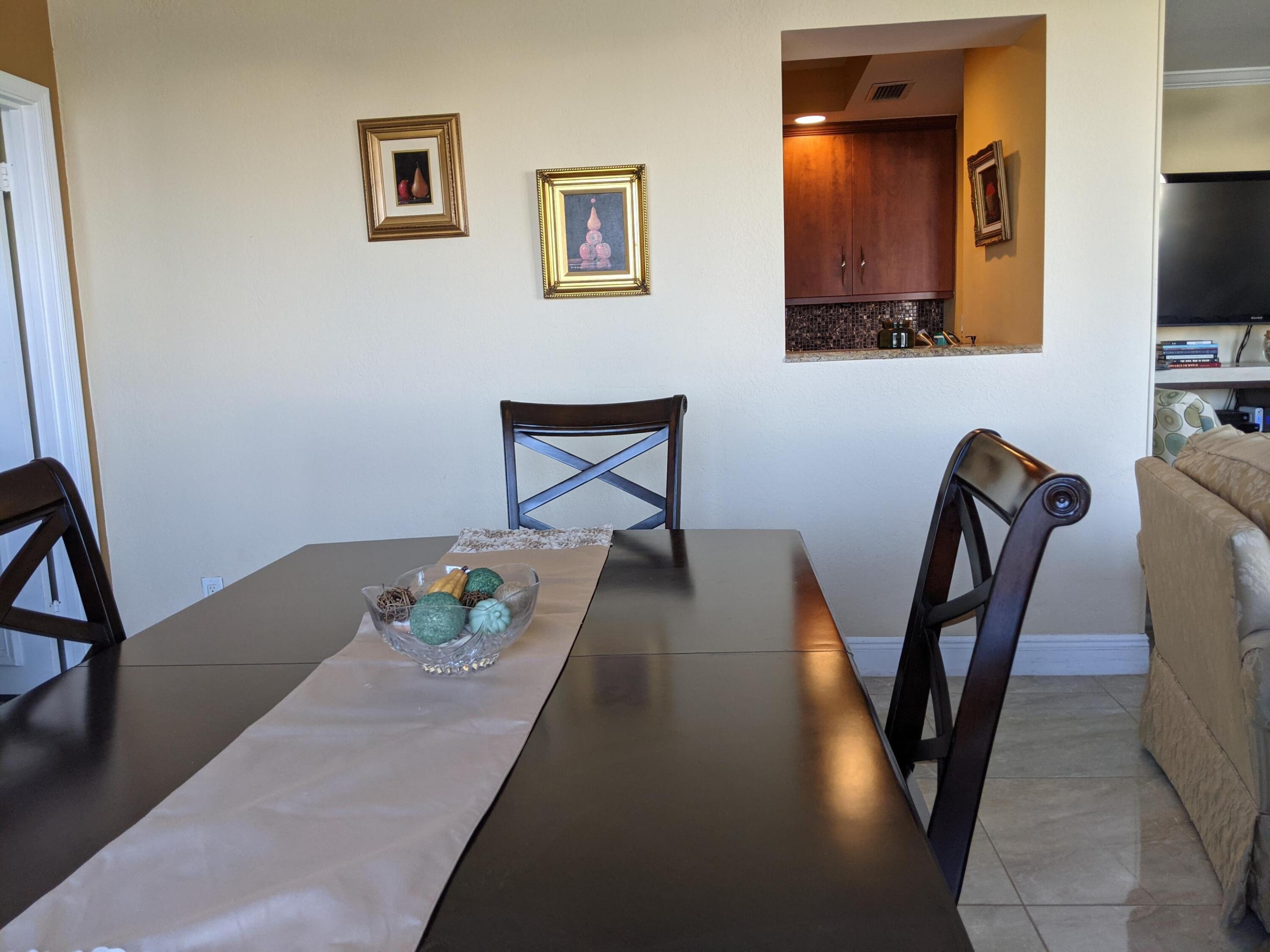 ROYAL SAXON INC - Residential Lease