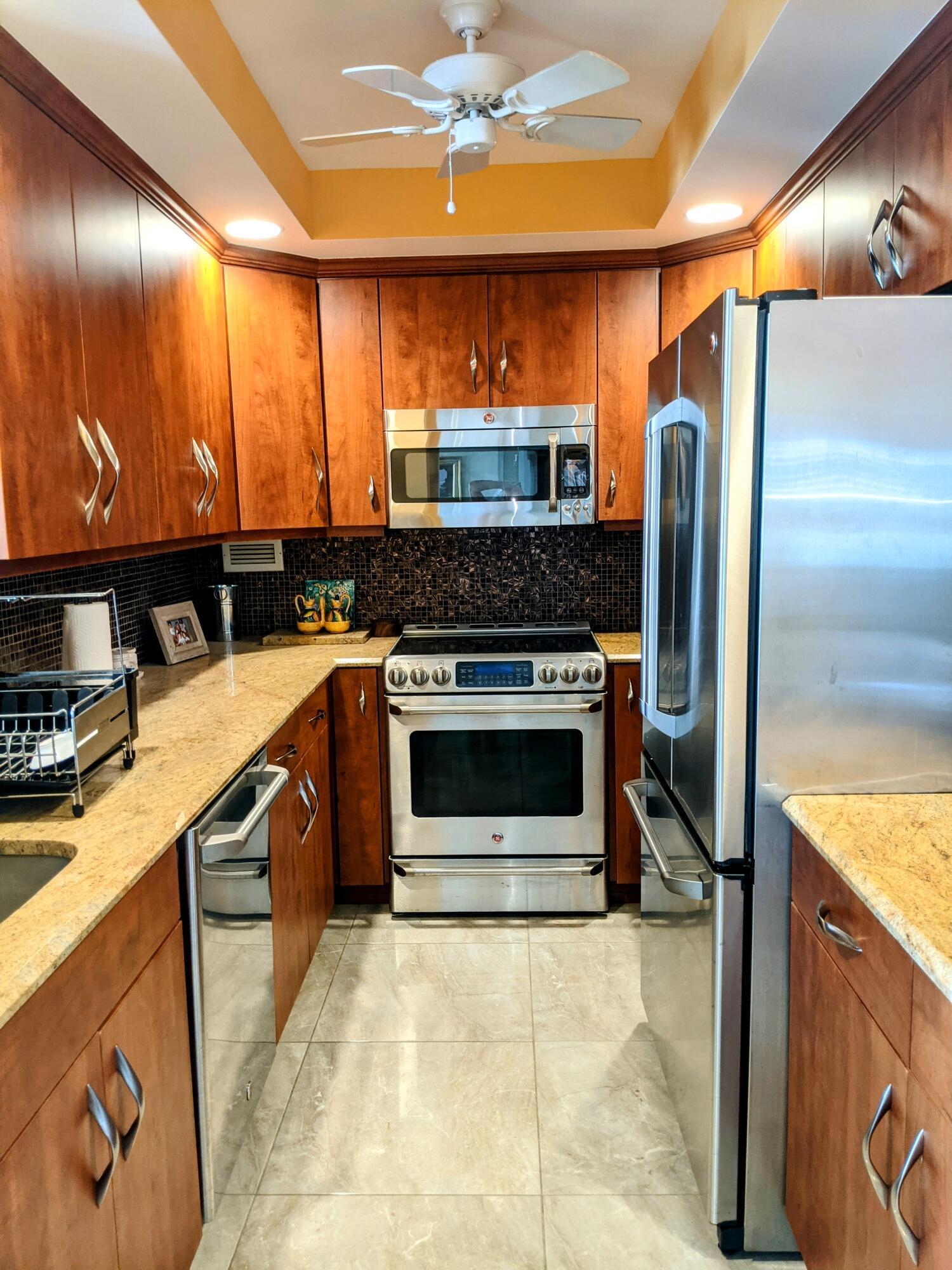 ROYAL SAXON INC - Residential Lease