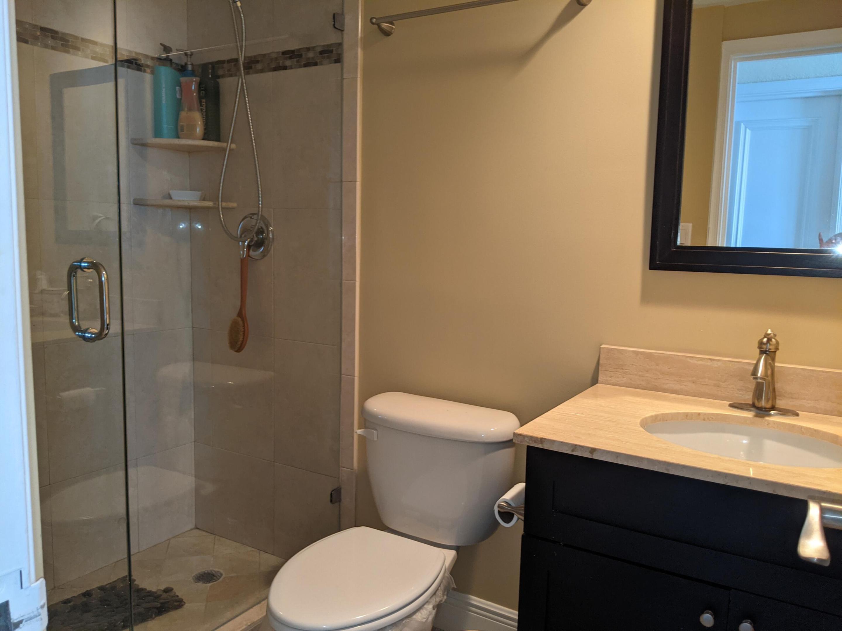 ROYAL SAXON INC - Residential Lease