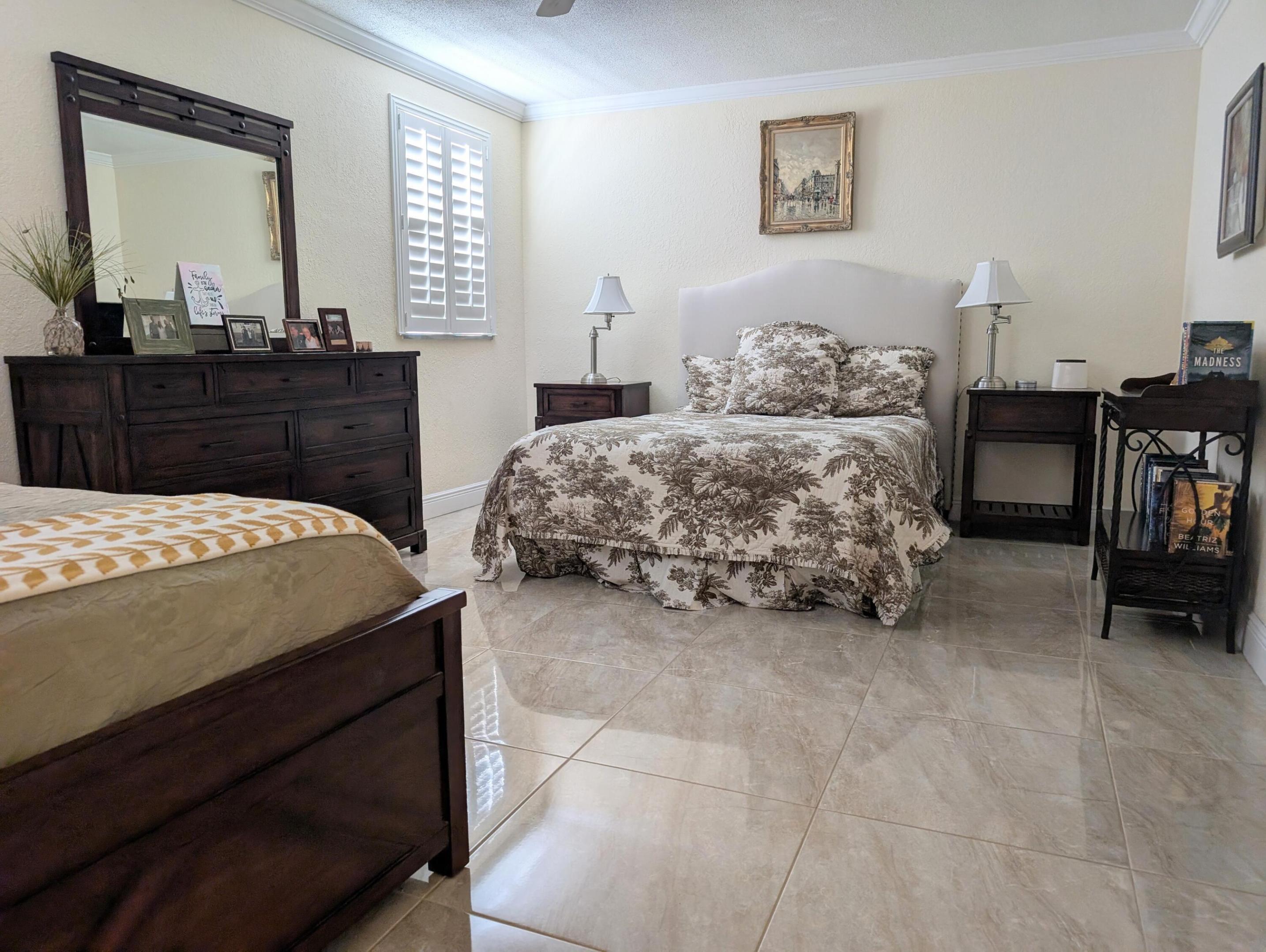 ROYAL SAXON INC - Residential Lease