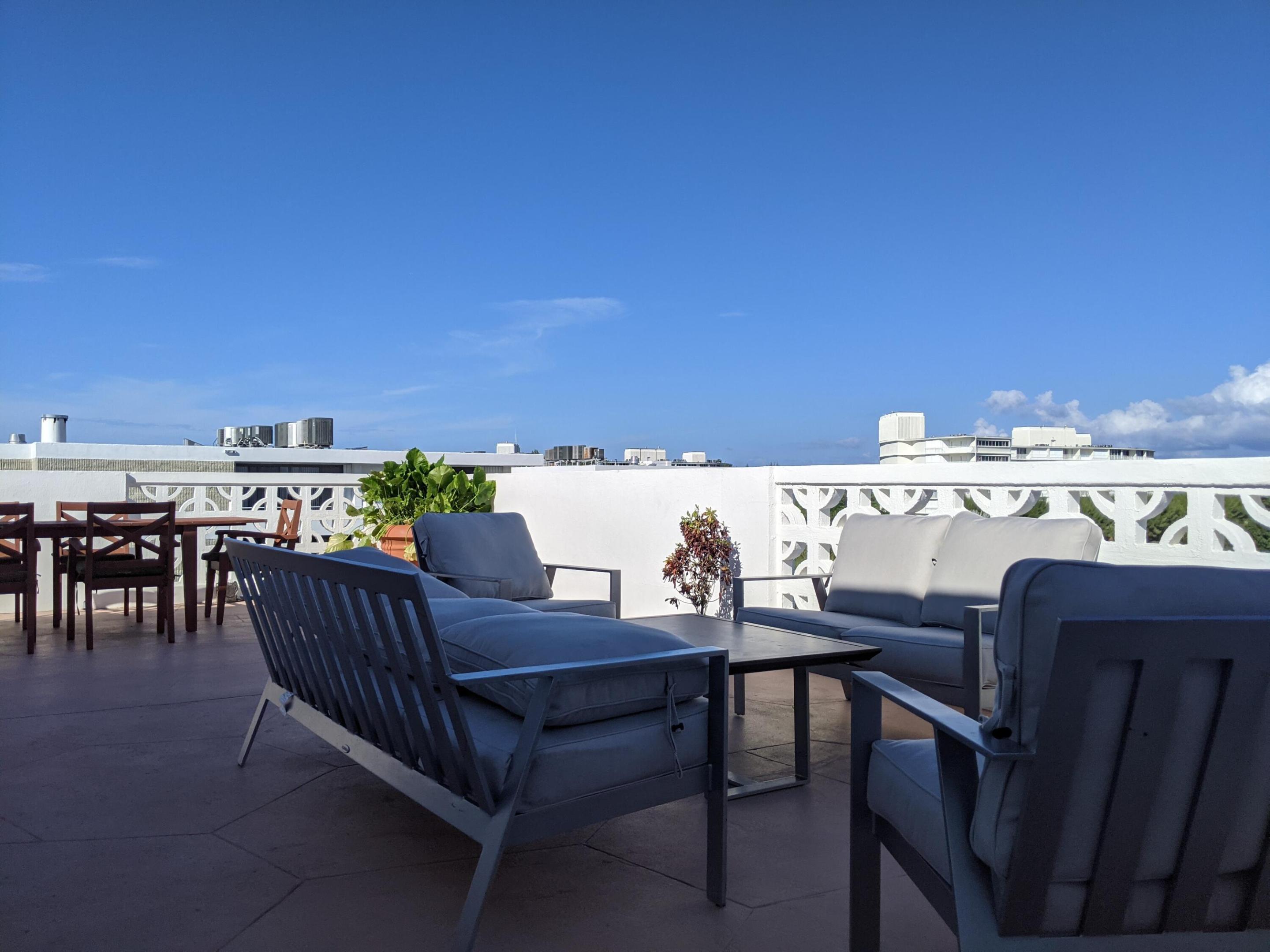 ROYAL SAXON INC - Residential Lease