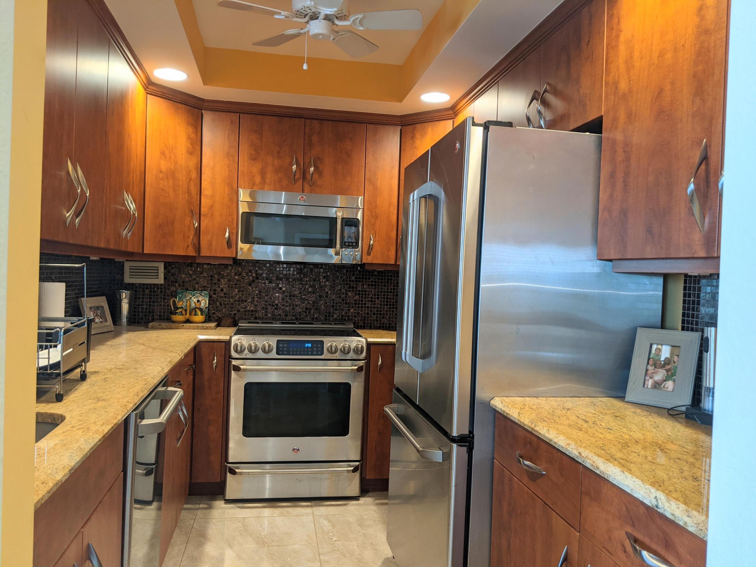 ROYAL SAXON INC - Residential Lease