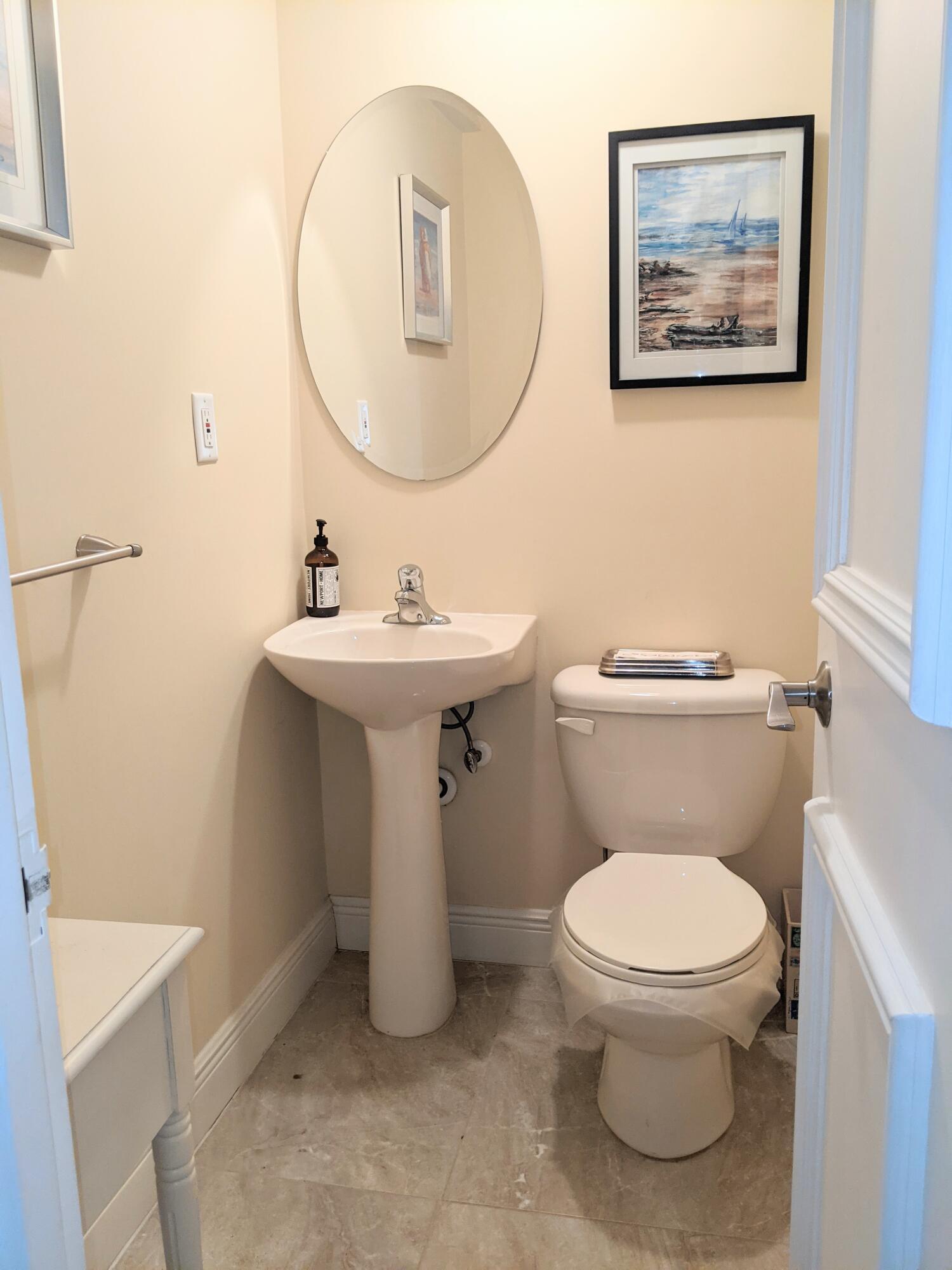 ROYAL SAXON INC - Residential Lease