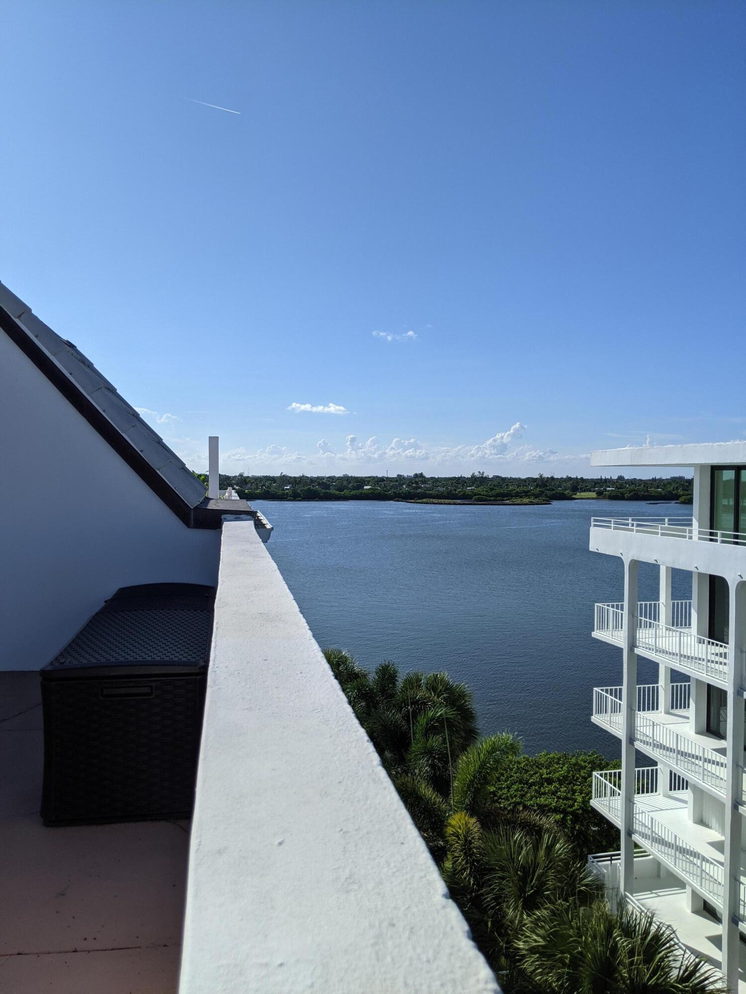 ROYAL SAXON INC - Residential Lease
