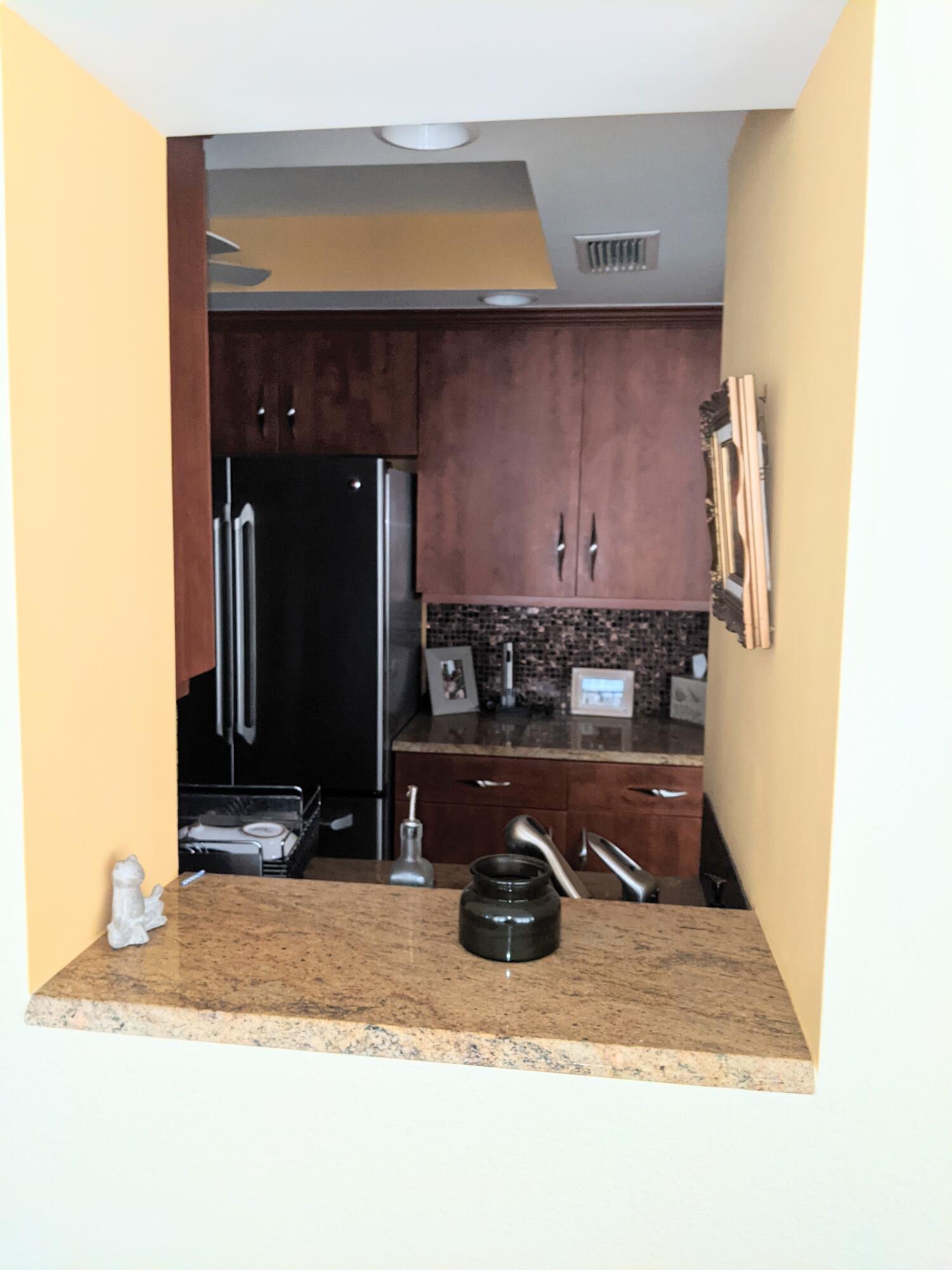 ROYAL SAXON INC - Residential Lease