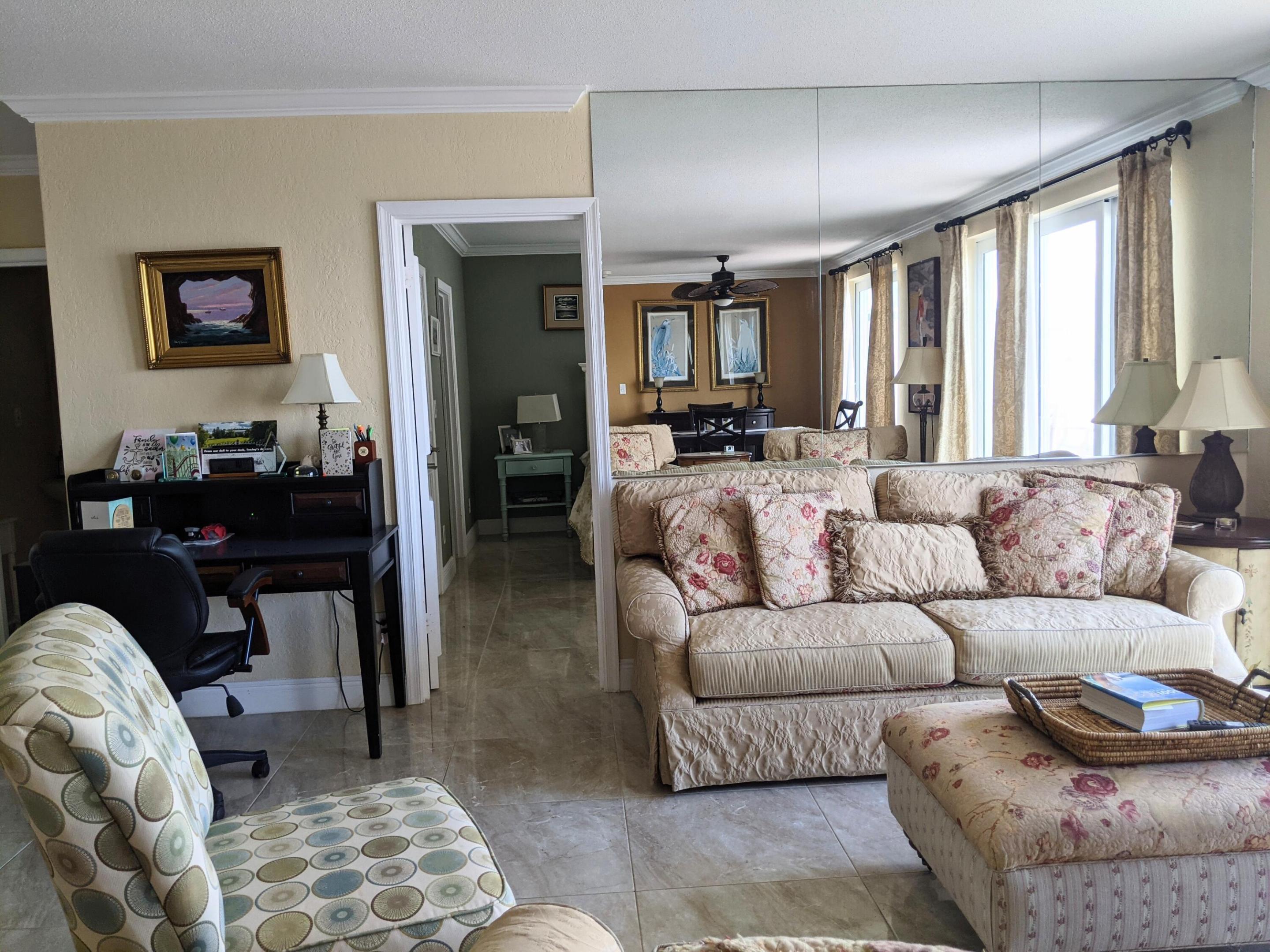 ROYAL SAXON INC - Residential Lease