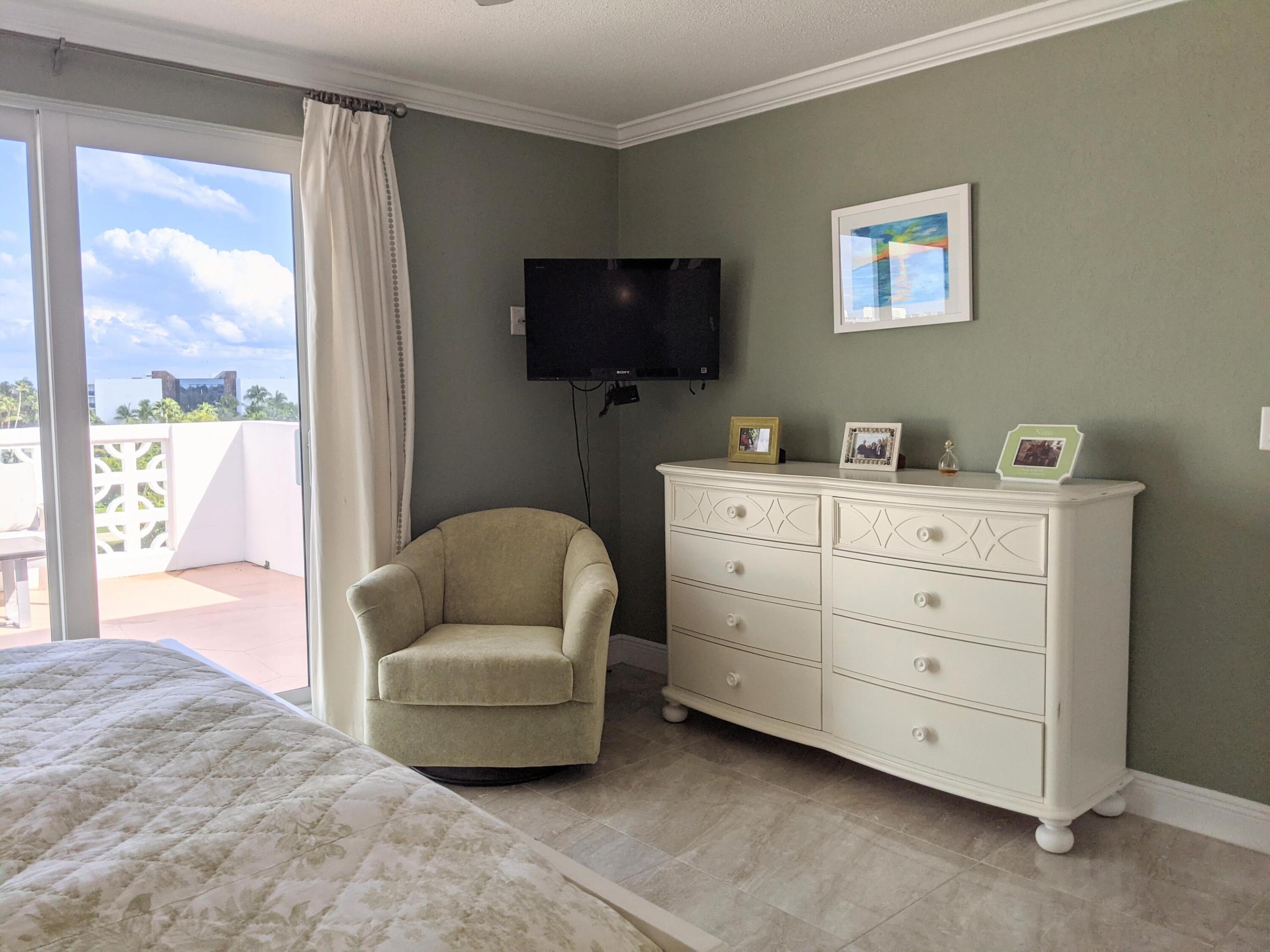 ROYAL SAXON INC - Residential Lease