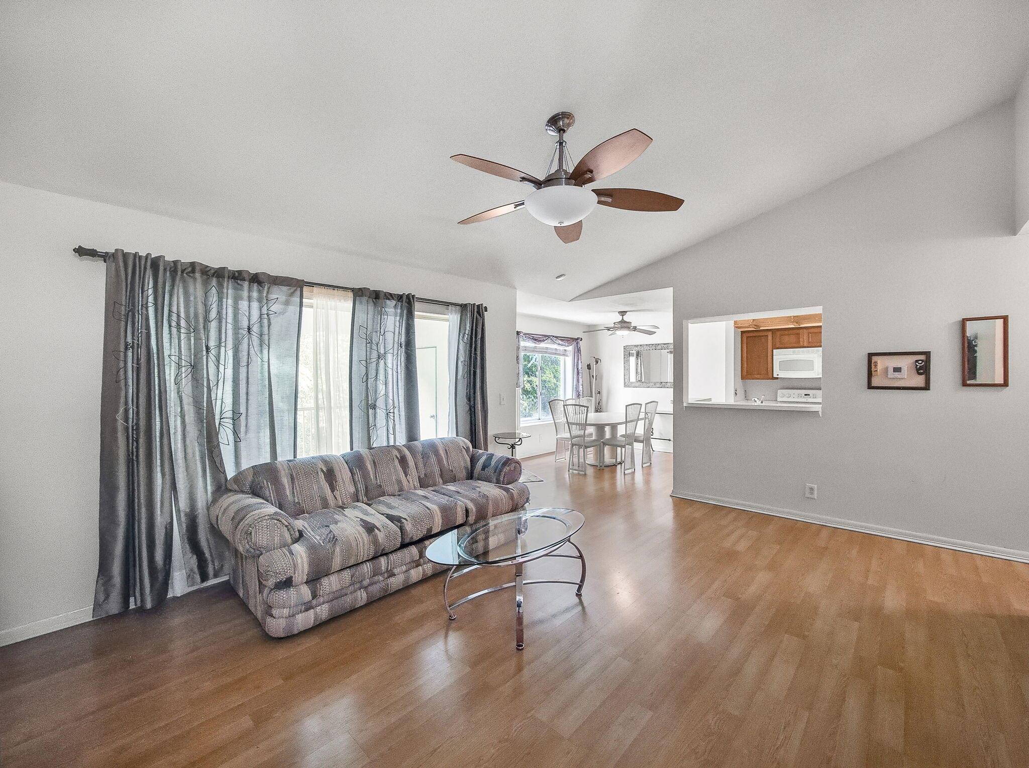 815 W Boynton Beach Boulevard 15-203