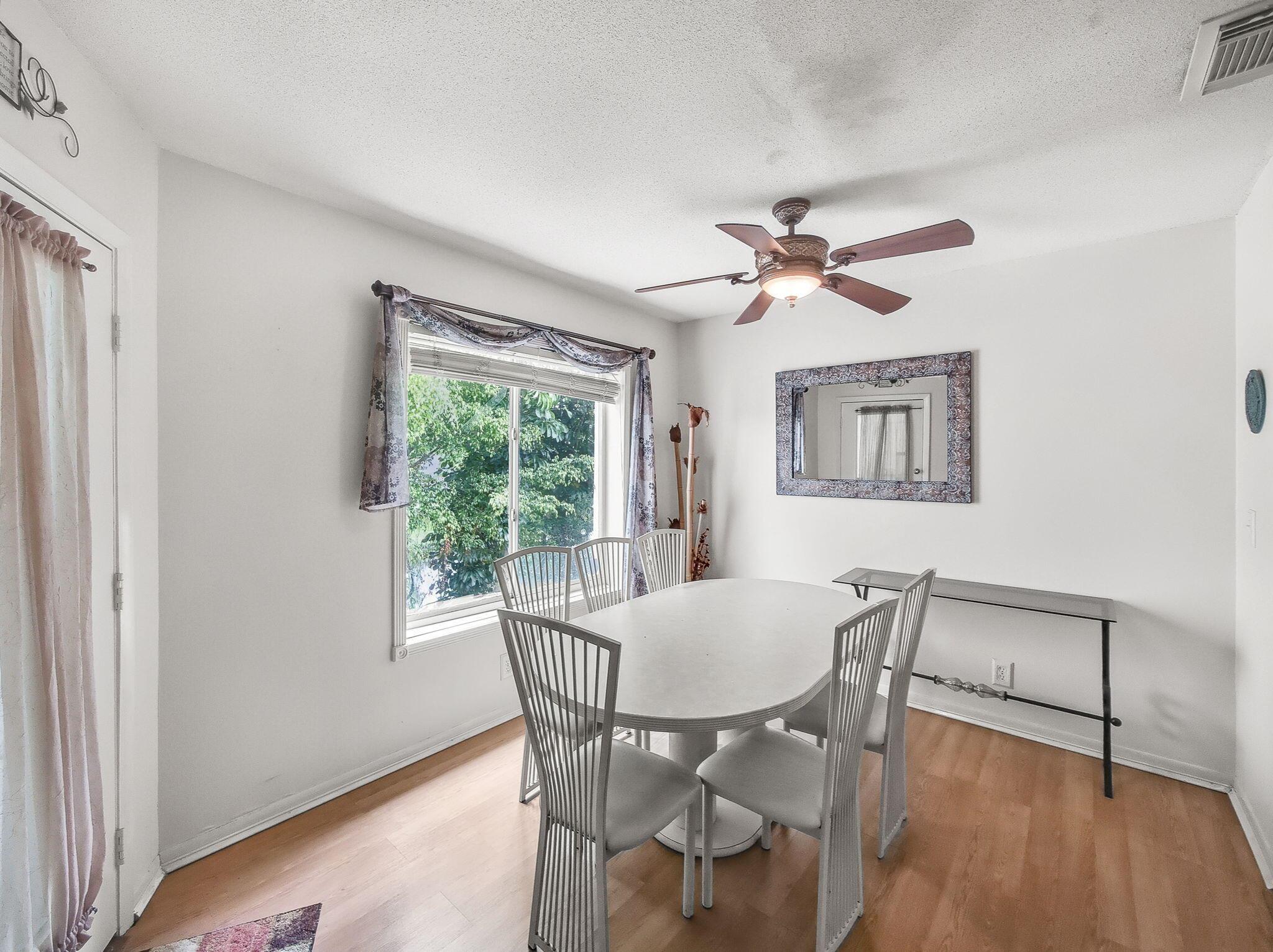815 W Boynton Beach Boulevard 15-203