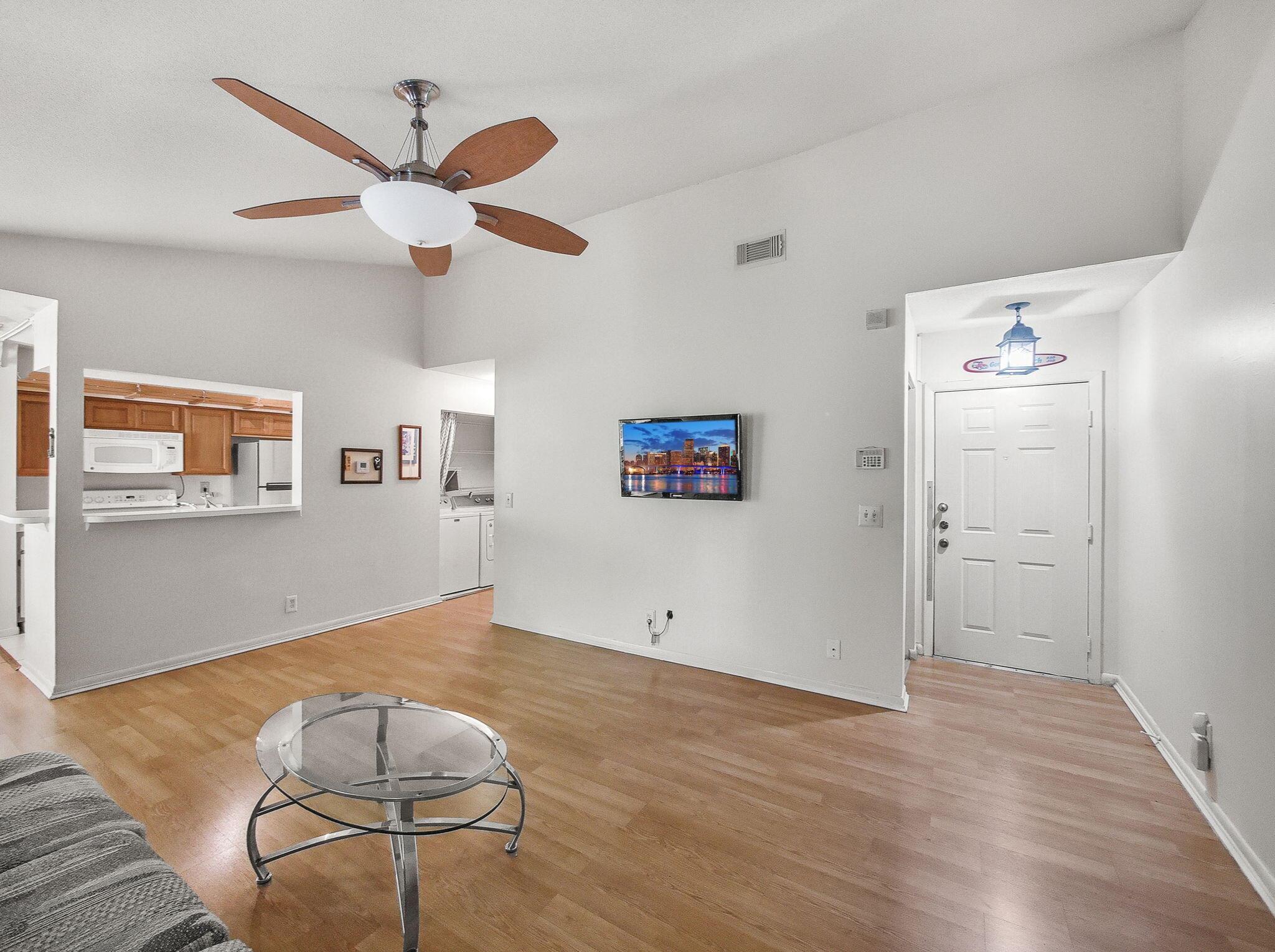 815 W Boynton Beach Boulevard 15-203