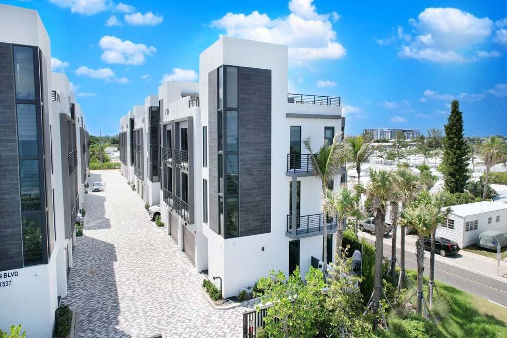 Photo of 11485 Old Ocean Boulevard, Boynton Beach, FL 33435 (MLS # R11121314)