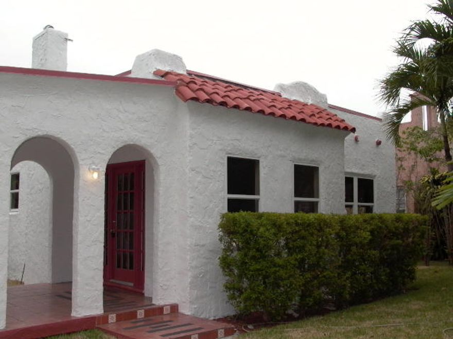 Charming Northwood home. Remodeled and ready to move in. Hardwood floors, crown molding & granite counter tops. Close to Downtown Northwood & West Palm Beach. Easy access to Beaches, Shopping & interstate travel. Motivated seller Bring all offers.