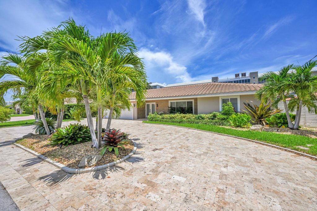 Photo of 3071 NE 47th Street, Fort Lauderdale, FL 33308 (MLS # F10508580)