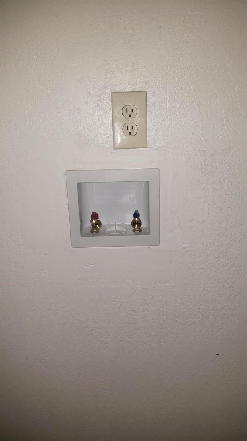 CLOWS - Commercial Sale