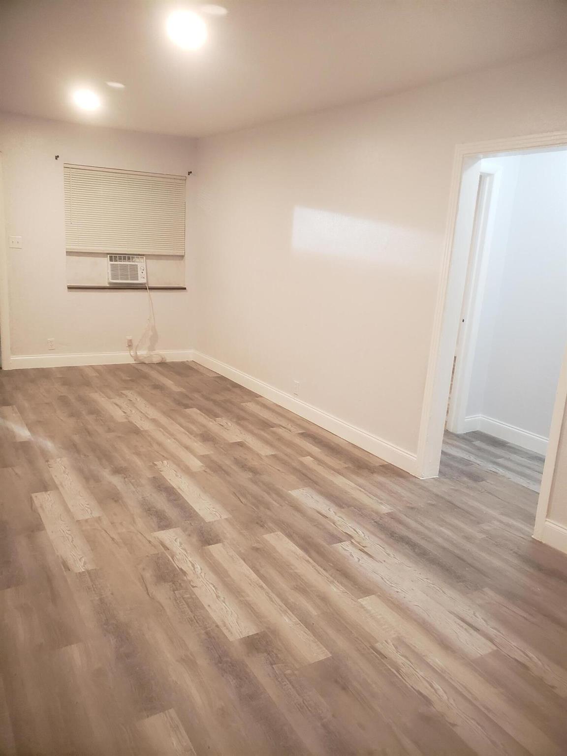 CLOWS - Commercial Sale