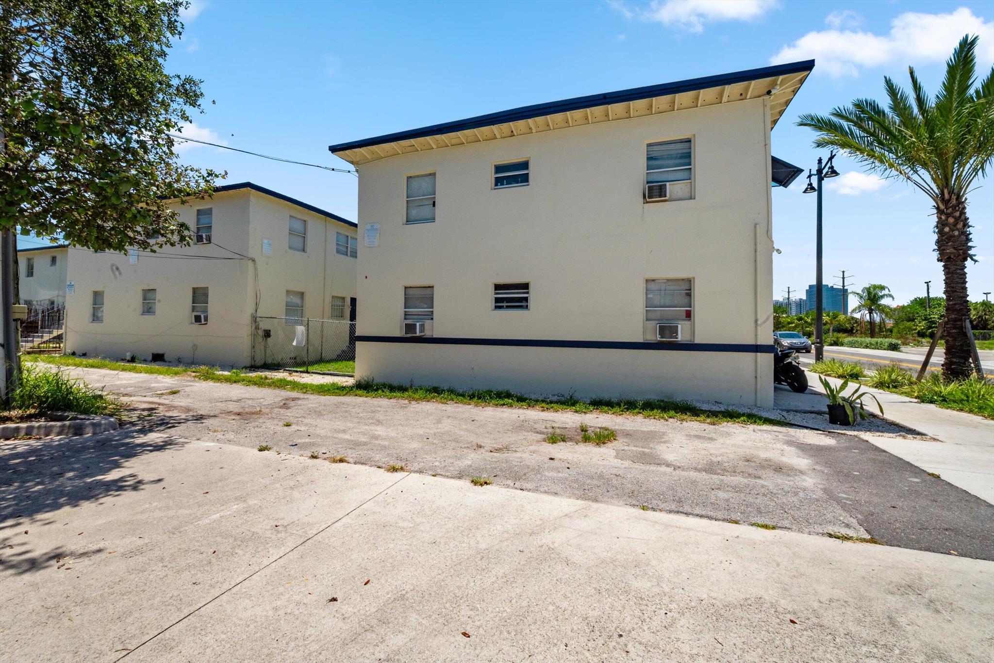 925 6th Street 1-4