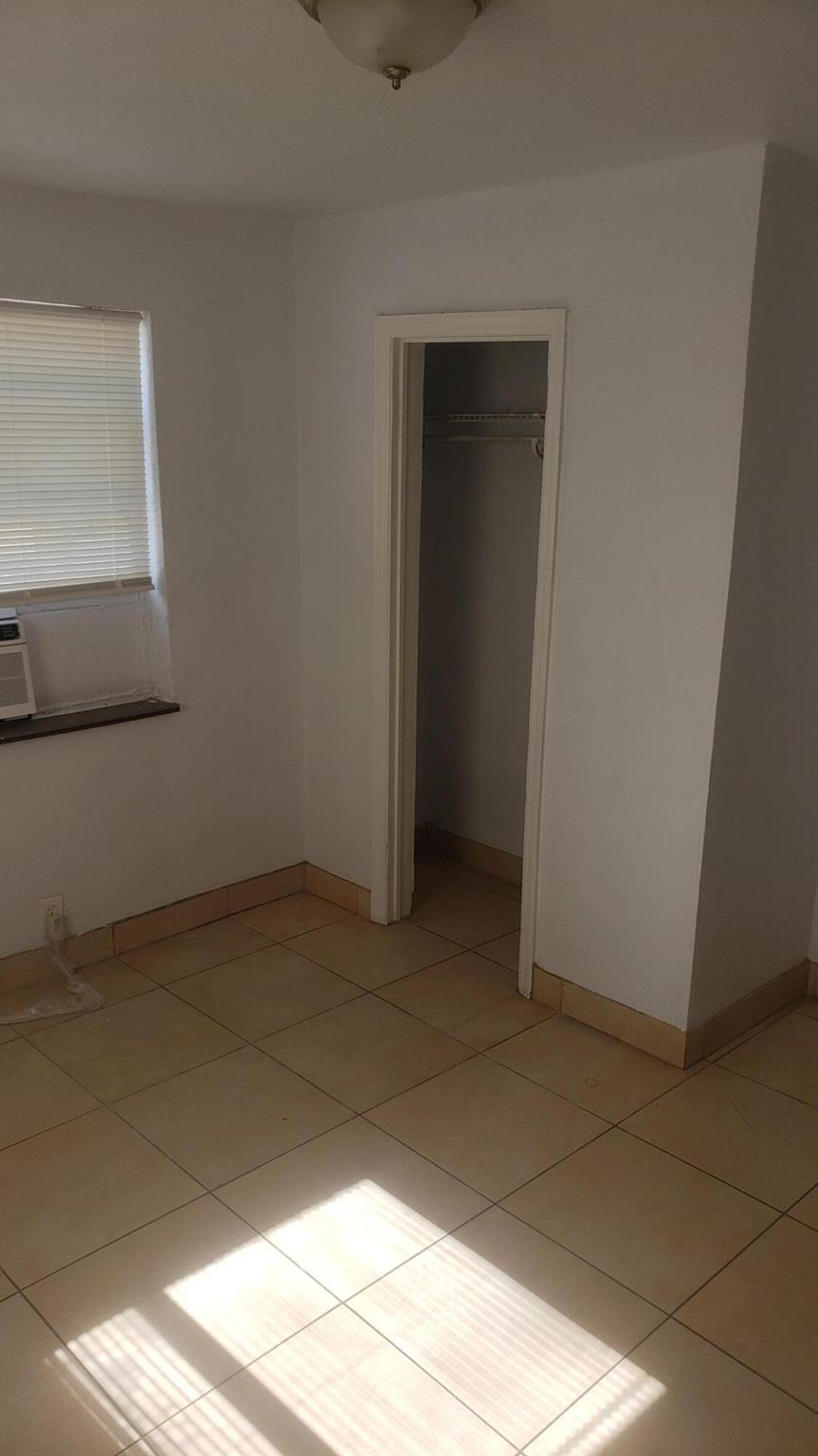 CLOWS - Commercial Sale