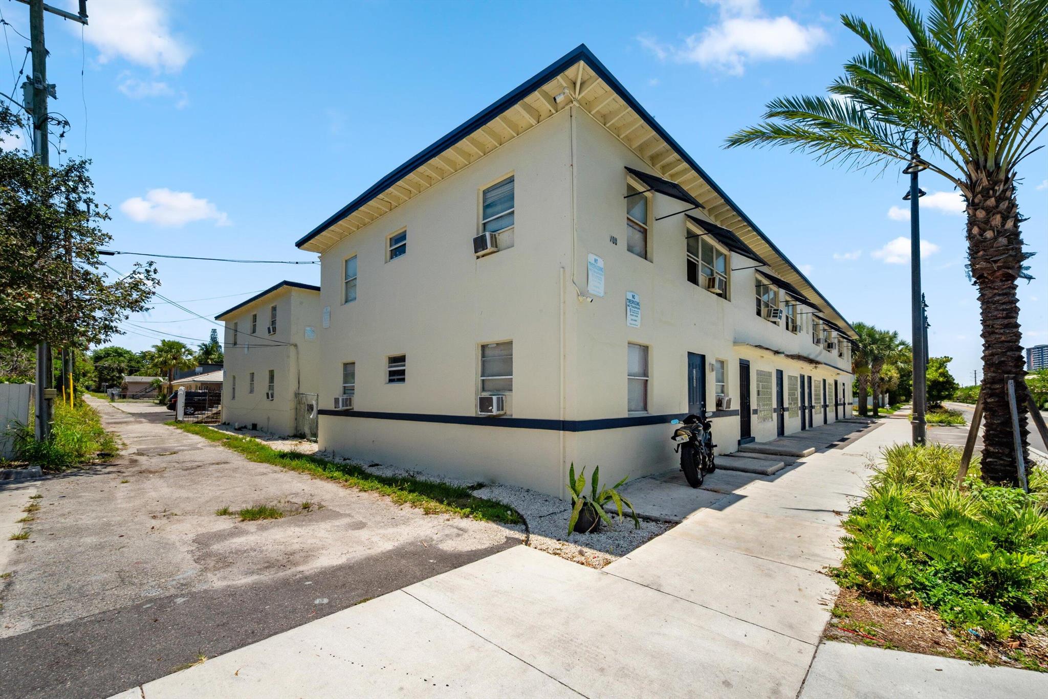 925 6th Street 1-4