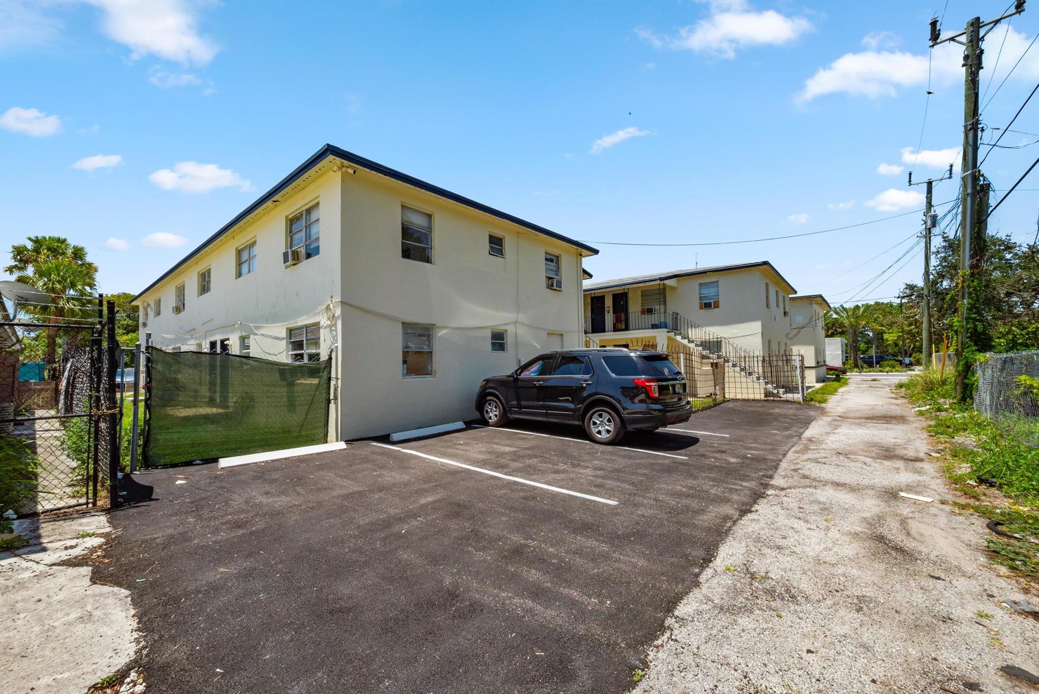 925 6th Street 1-4
