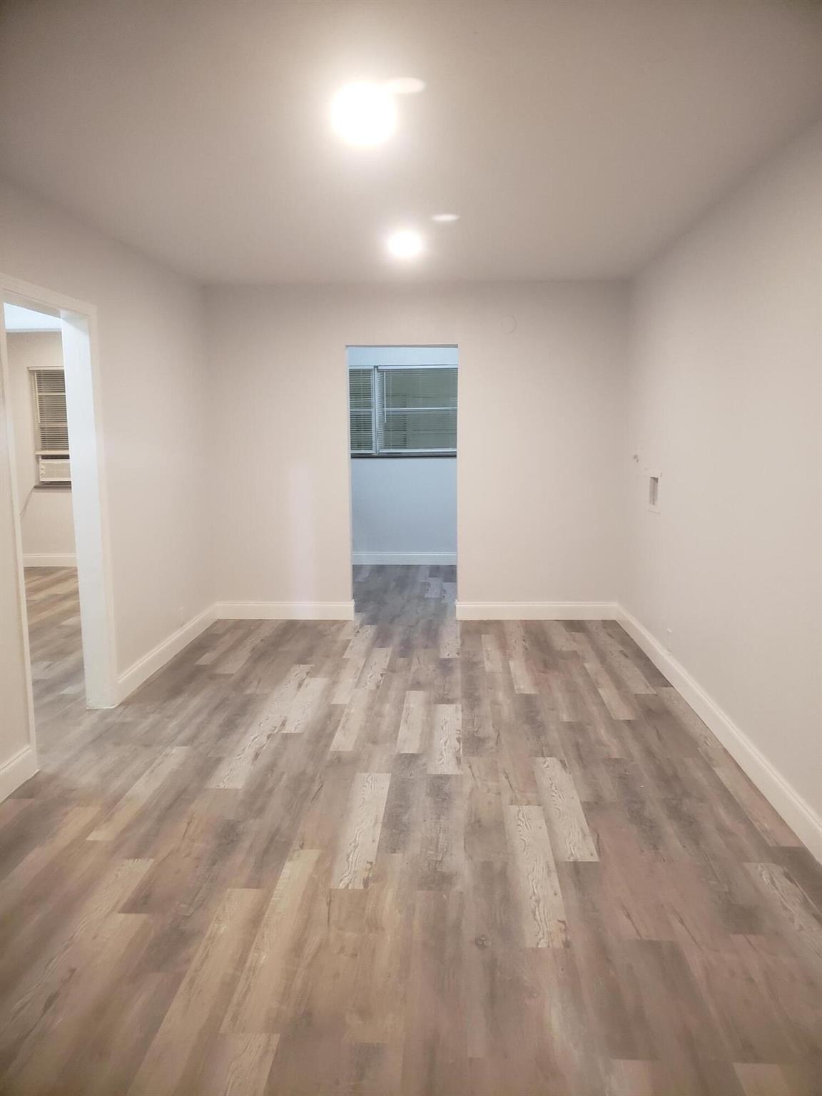 CLOWS - Commercial Sale