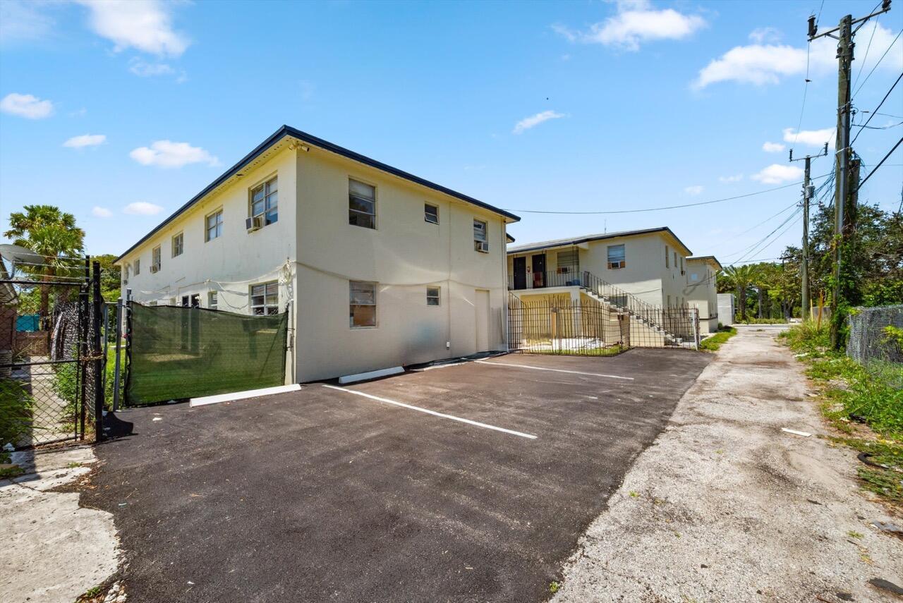 Properties 925 6th Street 1-4