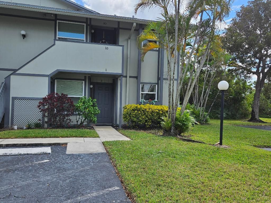 Photo of 8419 SE Croft Circle #F-1, Hobe Sound, FL 33455 (MLS # R10941143)