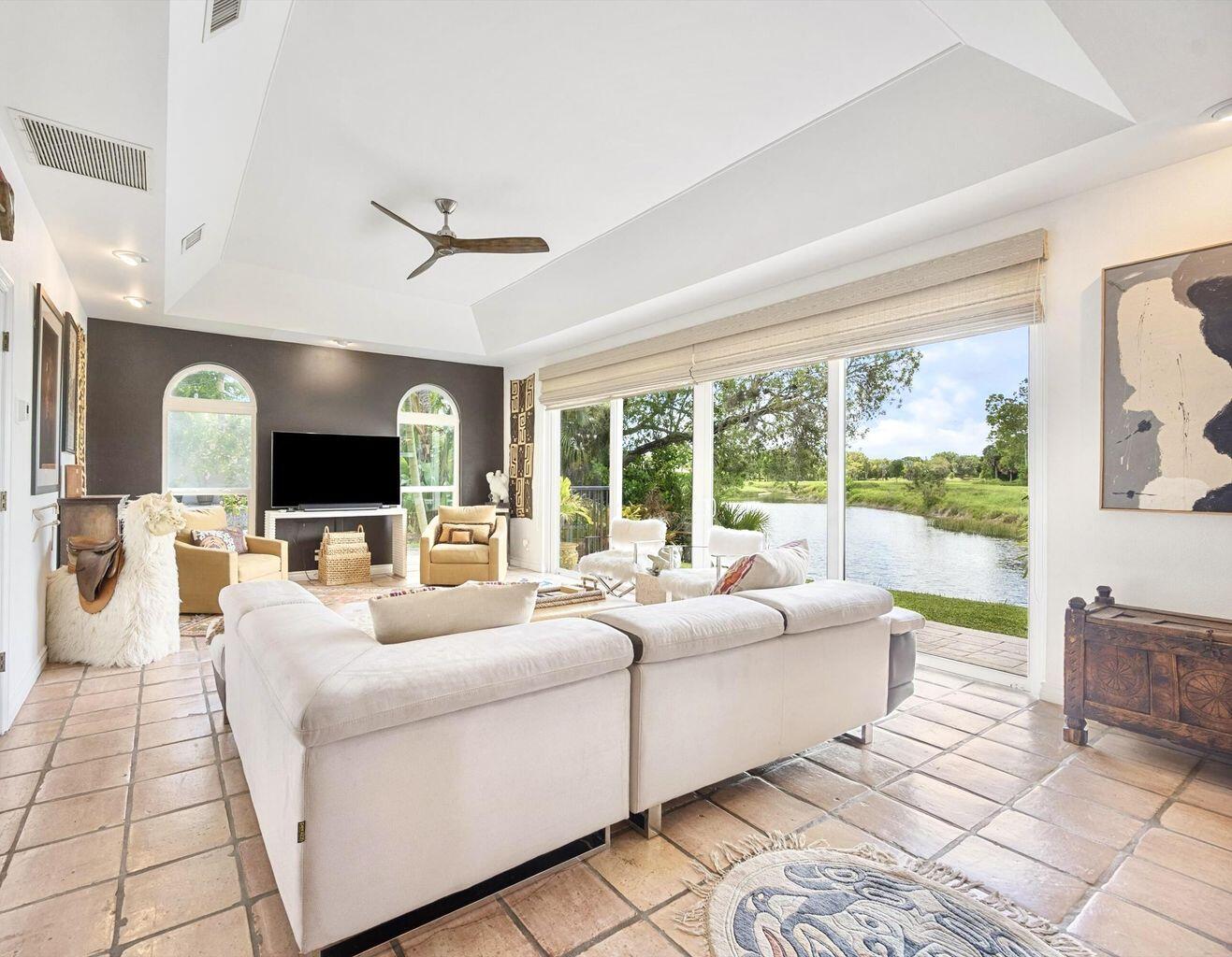 FIRST FAIRWAY COND II - Residential