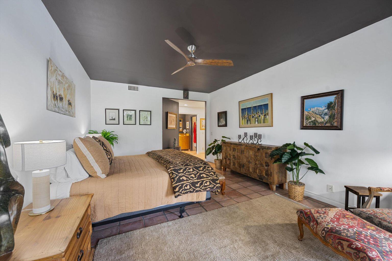 FIRST FAIRWAY COND II - Residential