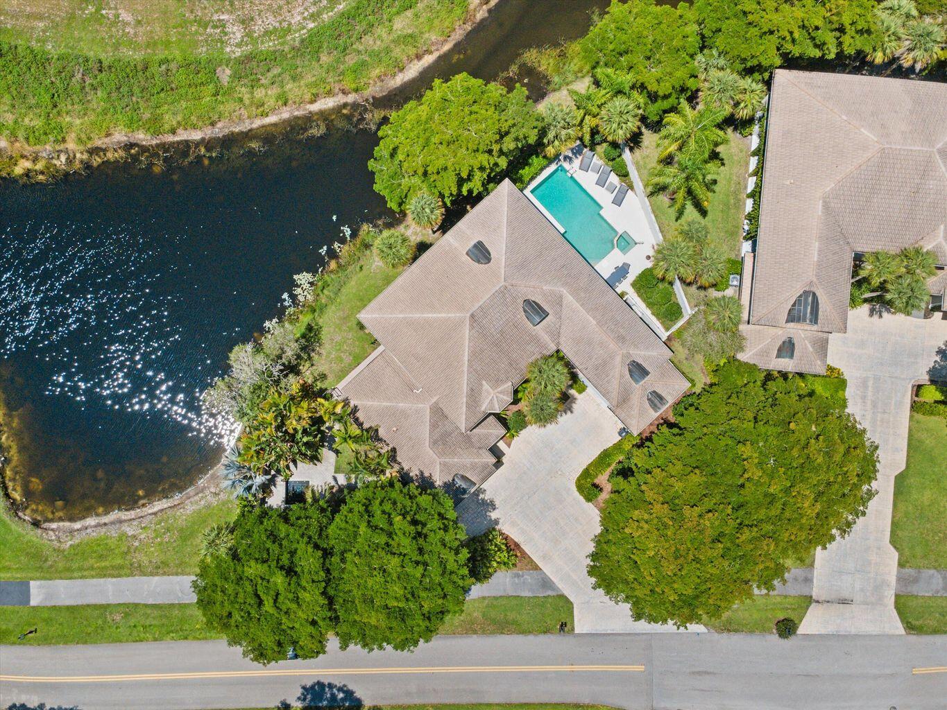 FIRST FAIRWAY COND II - Residential