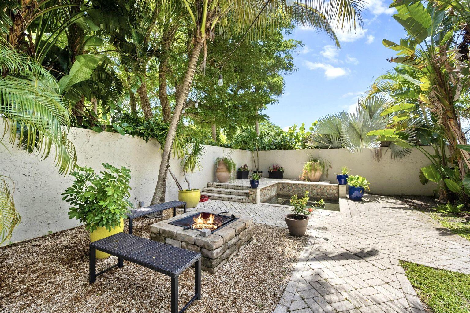 FIRST FAIRWAY COND II - Residential