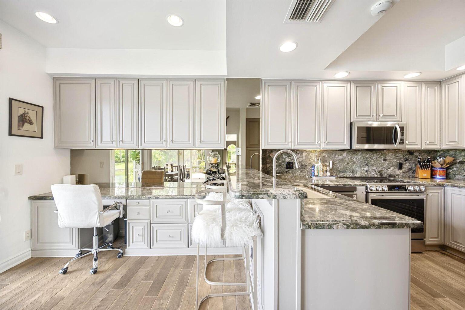 FIRST FAIRWAY COND II - Residential