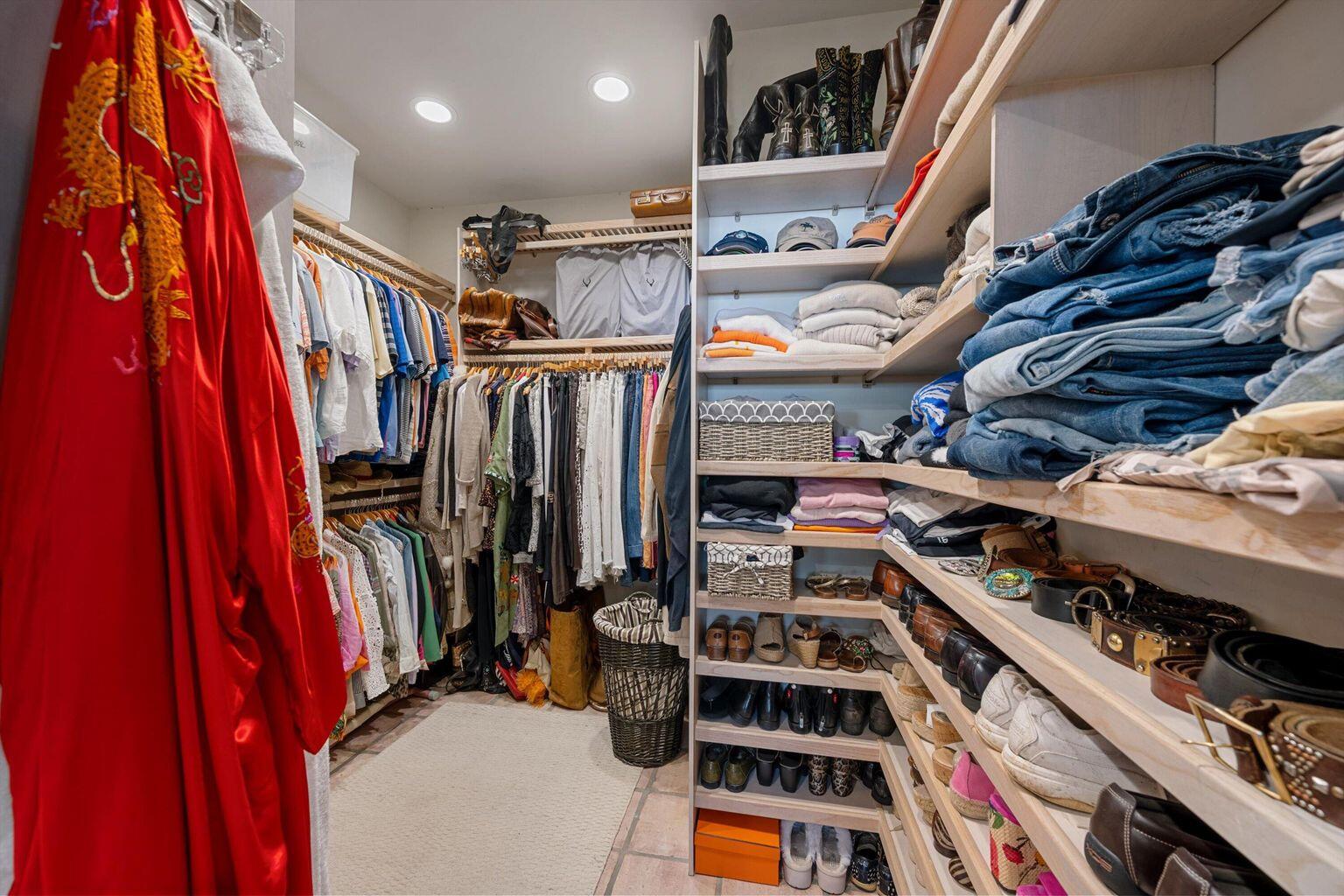 FIRST FAIRWAY COND II - Residential