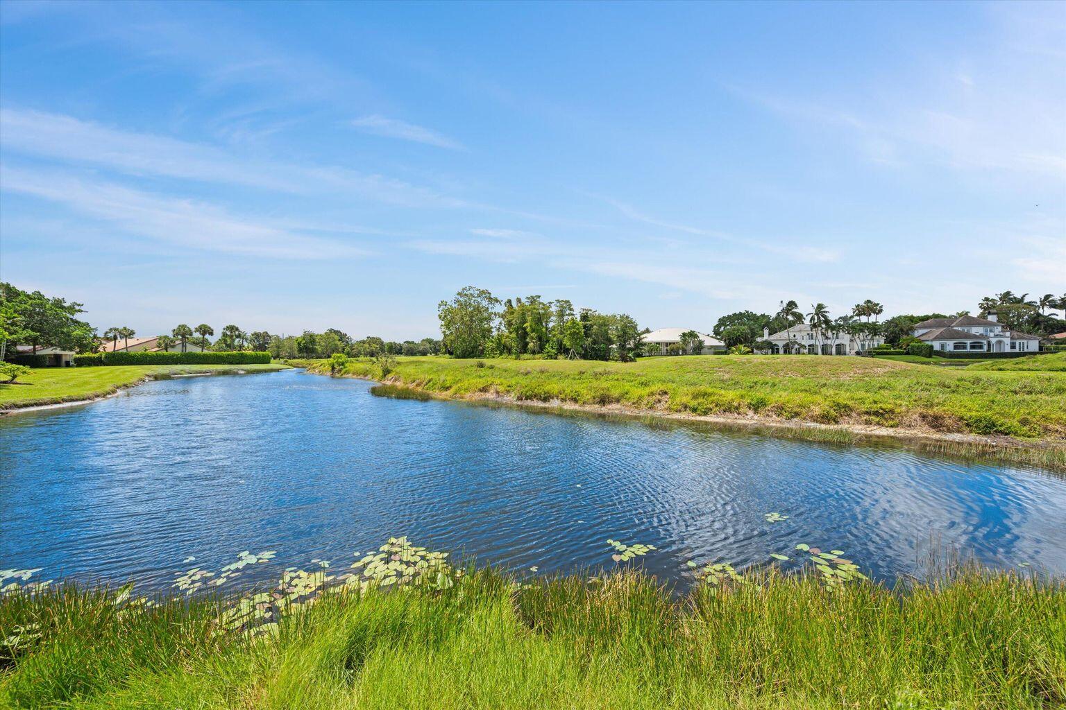 FIRST FAIRWAY COND II - Residential