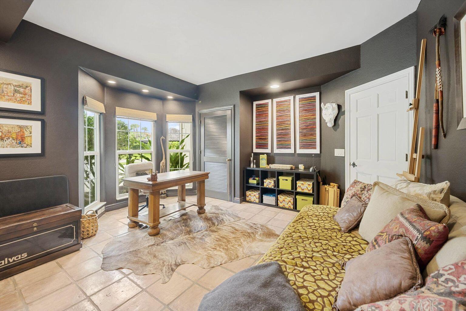 FIRST FAIRWAY COND II - Residential