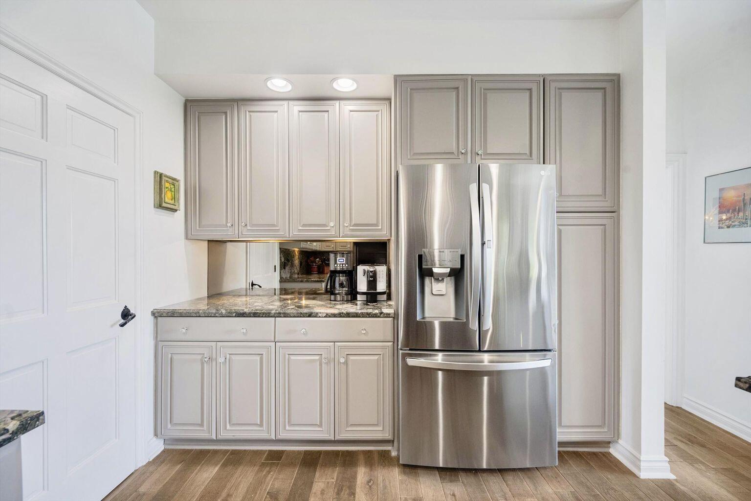 FIRST FAIRWAY COND II - Residential